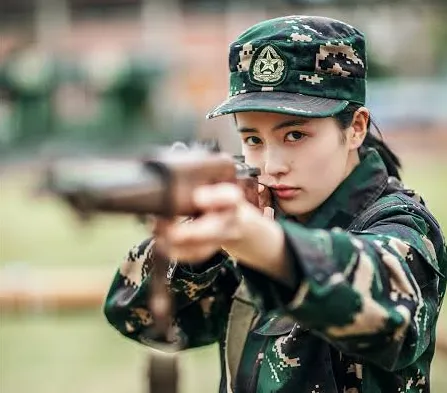 陸劇最帥「女扮男裝」女星第7名:白鹿《烈火軍校》(圖/取自微博)