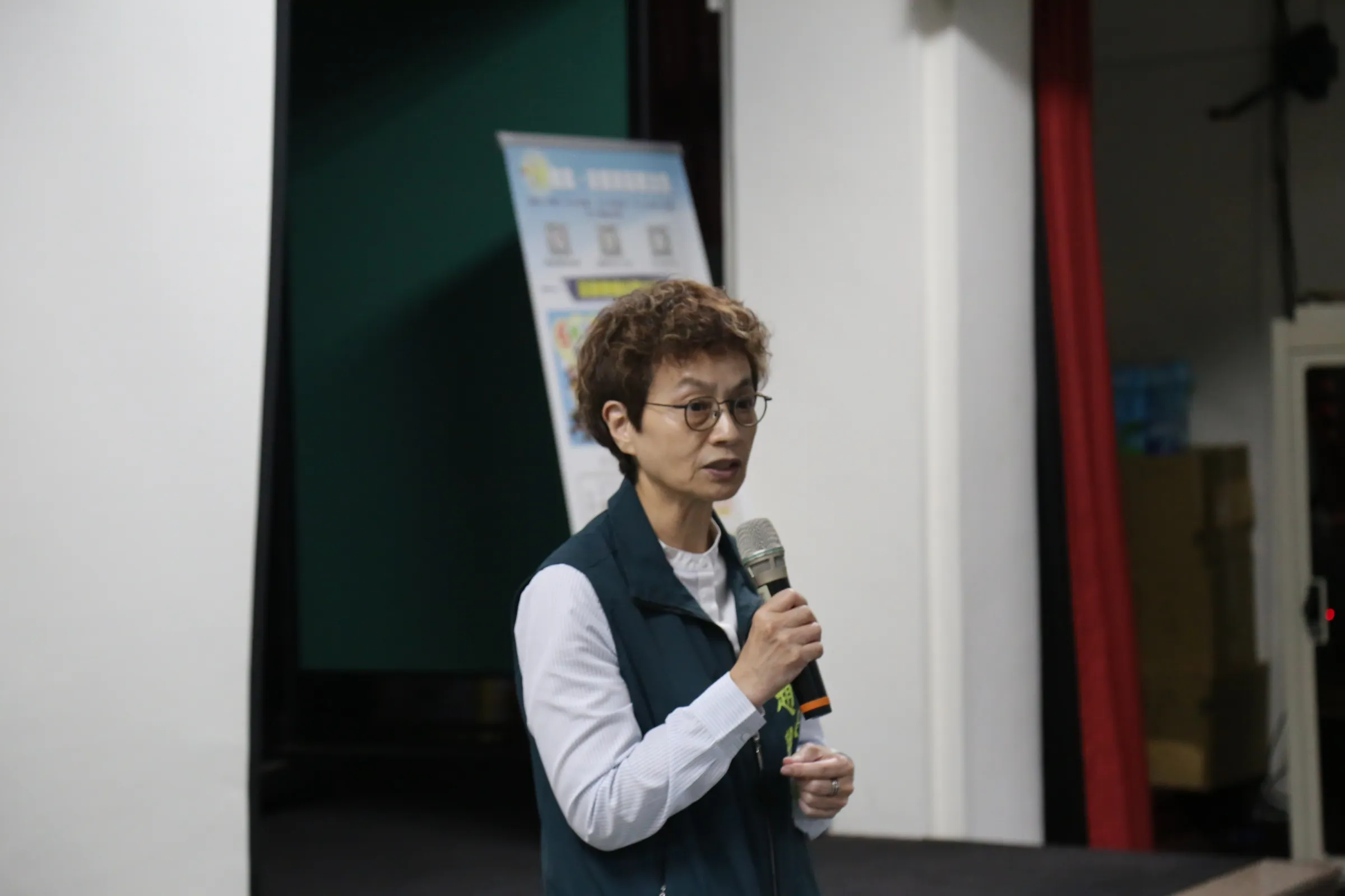 趙卿惠副市長代表黃偉哲市長出席,肯定青年貢獻自身專業,投入城市防災韌性。(圖 /臺南市政府研究發展考核委員會提供)