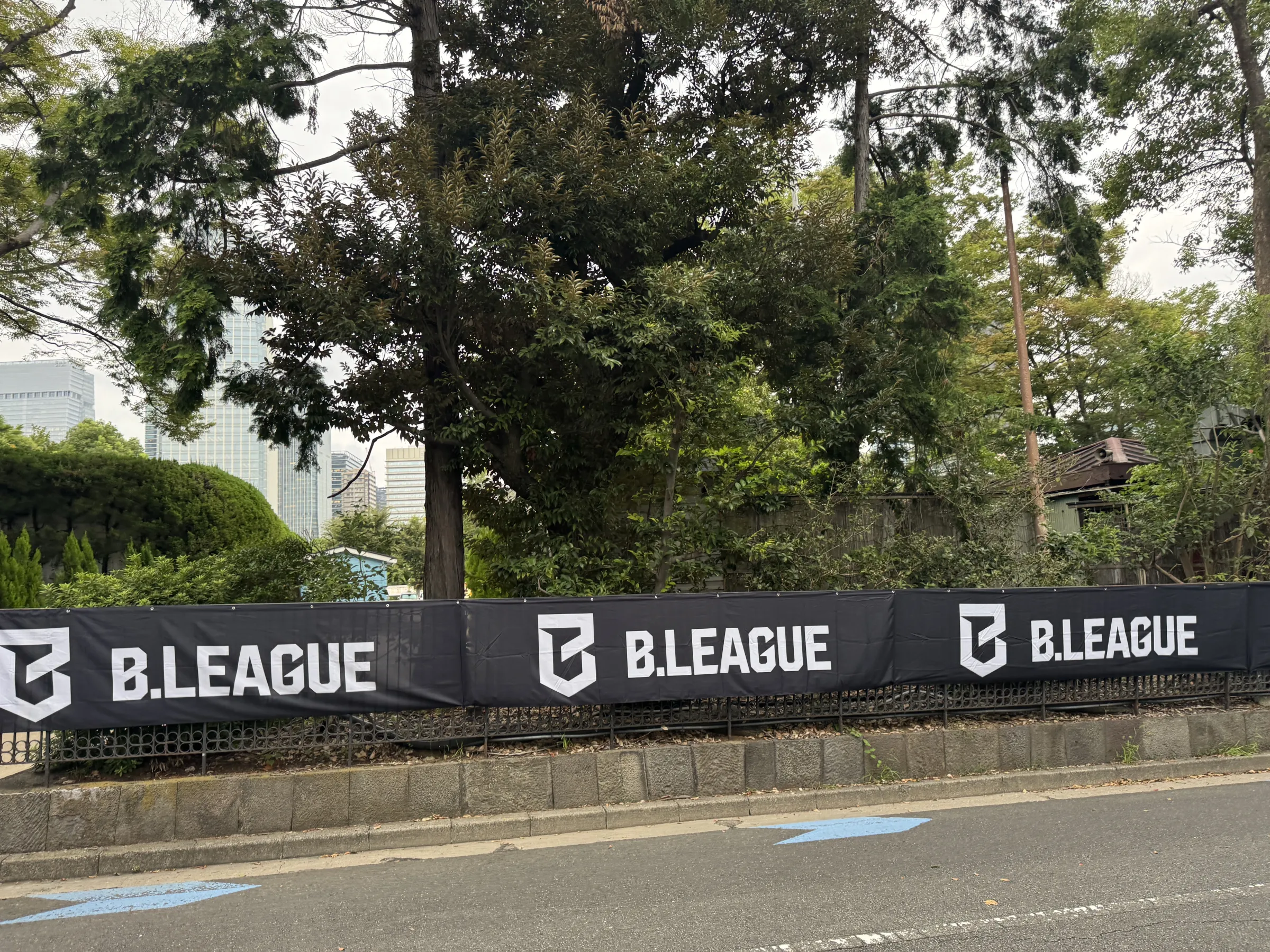 Bリーグが「B.革新」による3カテゴリー再編の新シーズン開幕を控え、増上寺で全55クラブ代表が集結する式典と必勝祈願を実施し、中継の放送・配信体制を発表した。黃信維