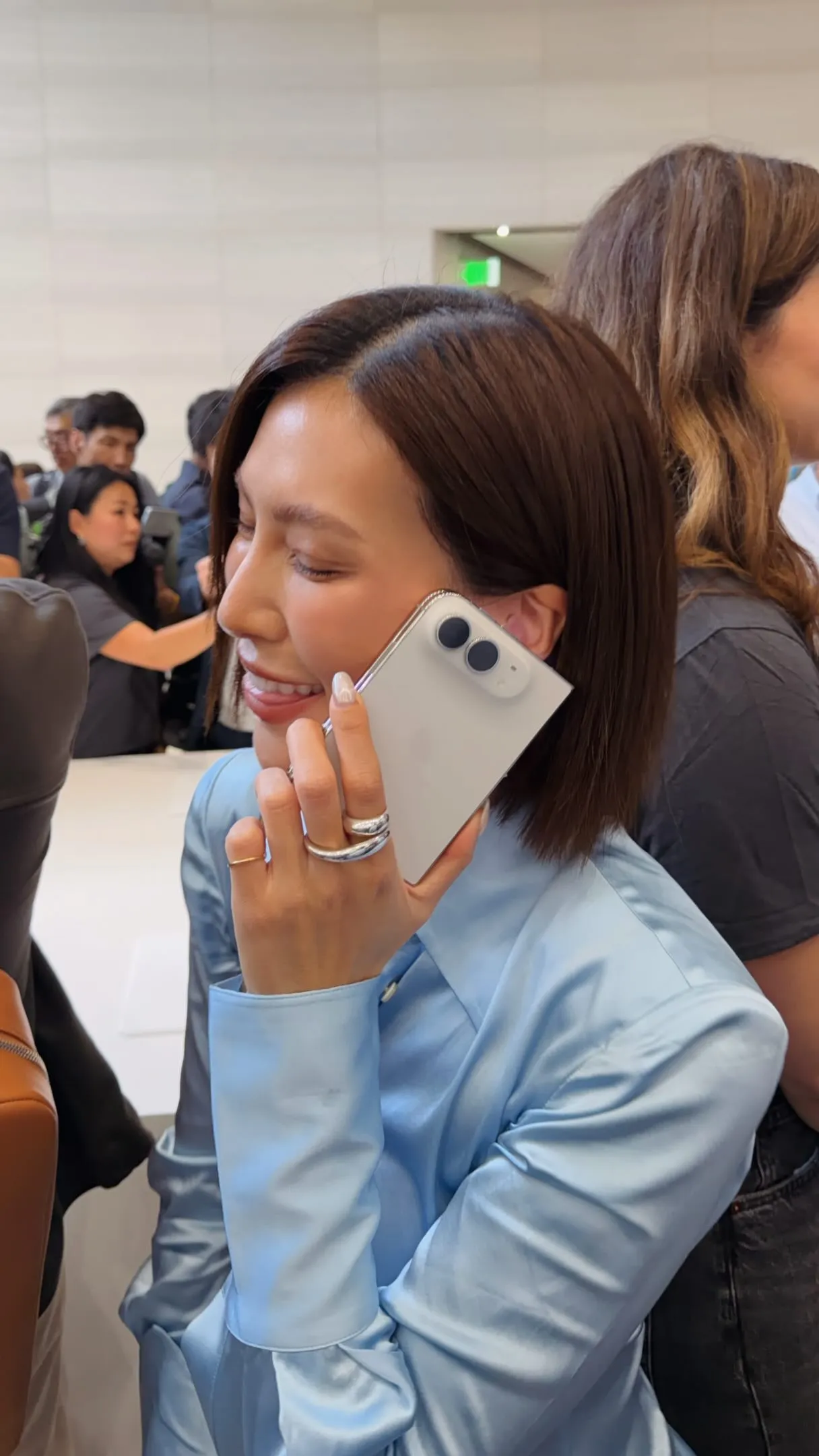 ▲莫莉受邀前往美國Apple Park參加秋季發表會,搶先體驗iPhone 18系列與首款摺疊手機iPhone Duo。(圖/翻攝自莫莉IG@molly_chiang)
