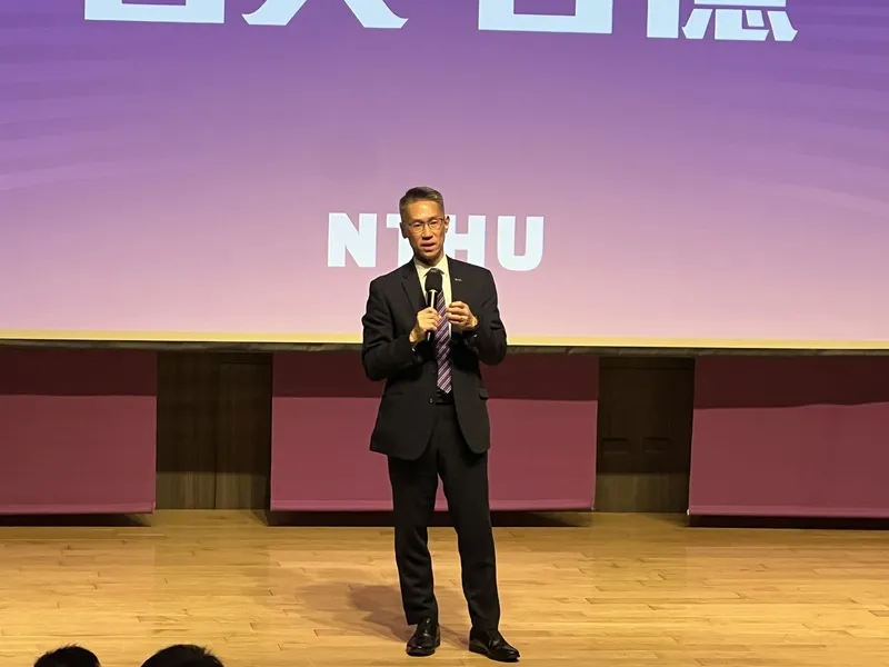 清大校長高為元9月10日在校內說明會說明赴美遴選爭議。(資料照,中央社)