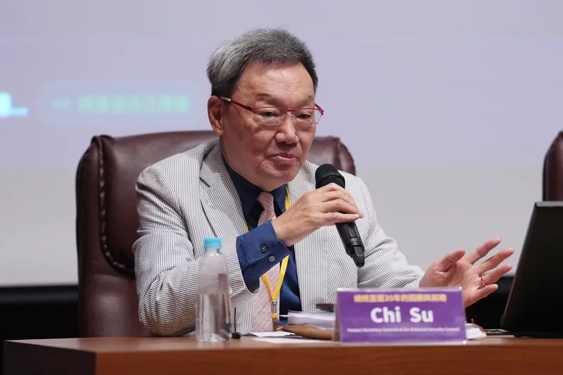 蘇起出席總統直選30年研討會 前國安會秘書長蘇起12日在台北出席台北政經學院基金會舉辦的「總統直選30年的回顧與前瞻研討會」第2天活動,針對主題發表意見。中央社記者徐肇昌攝 115年9月12日
