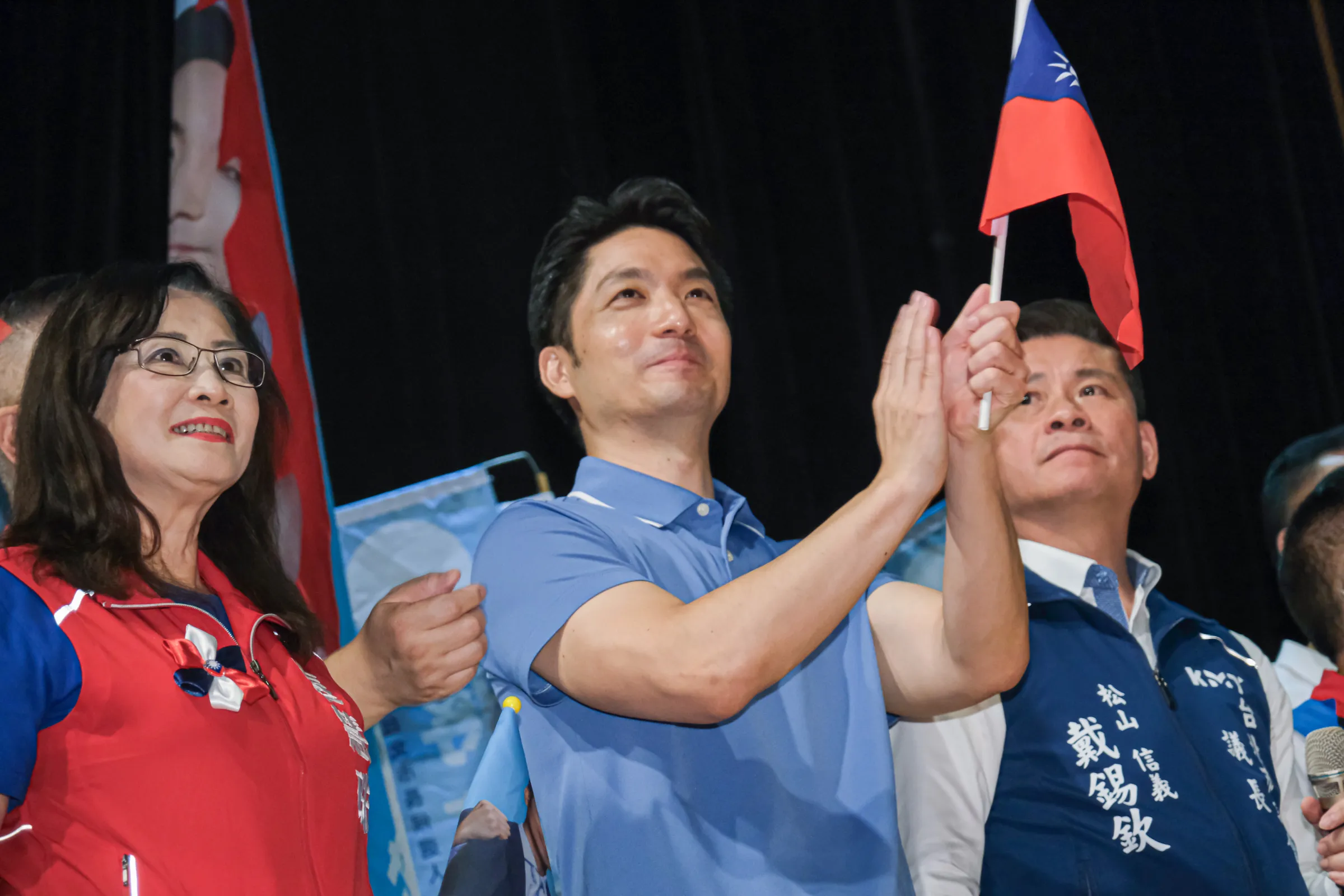 20260912-台北市長蔣萬安(中)12日出席「同鄉會、華僑、新住民團體成立蔣萬安市長後援會」。(劉偉宏攝)