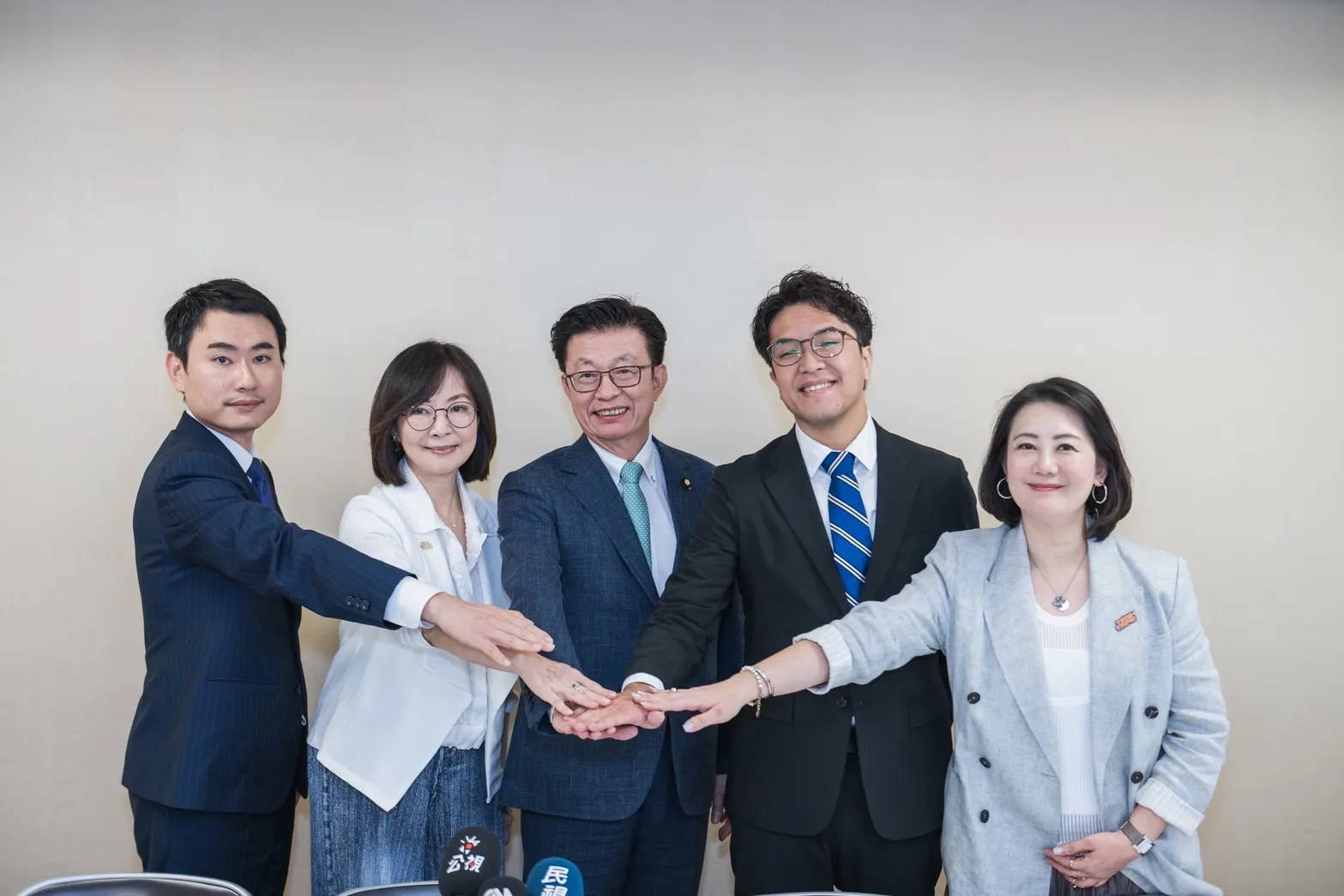 台日執政黨第七回「外交、防衛政策對話」今(14)日在東京登場,台方由民進黨立委郭國文、吳思瑤、沈伯洋、陳冠廷及郭昱晴出席。(郭國文辦公室提供)