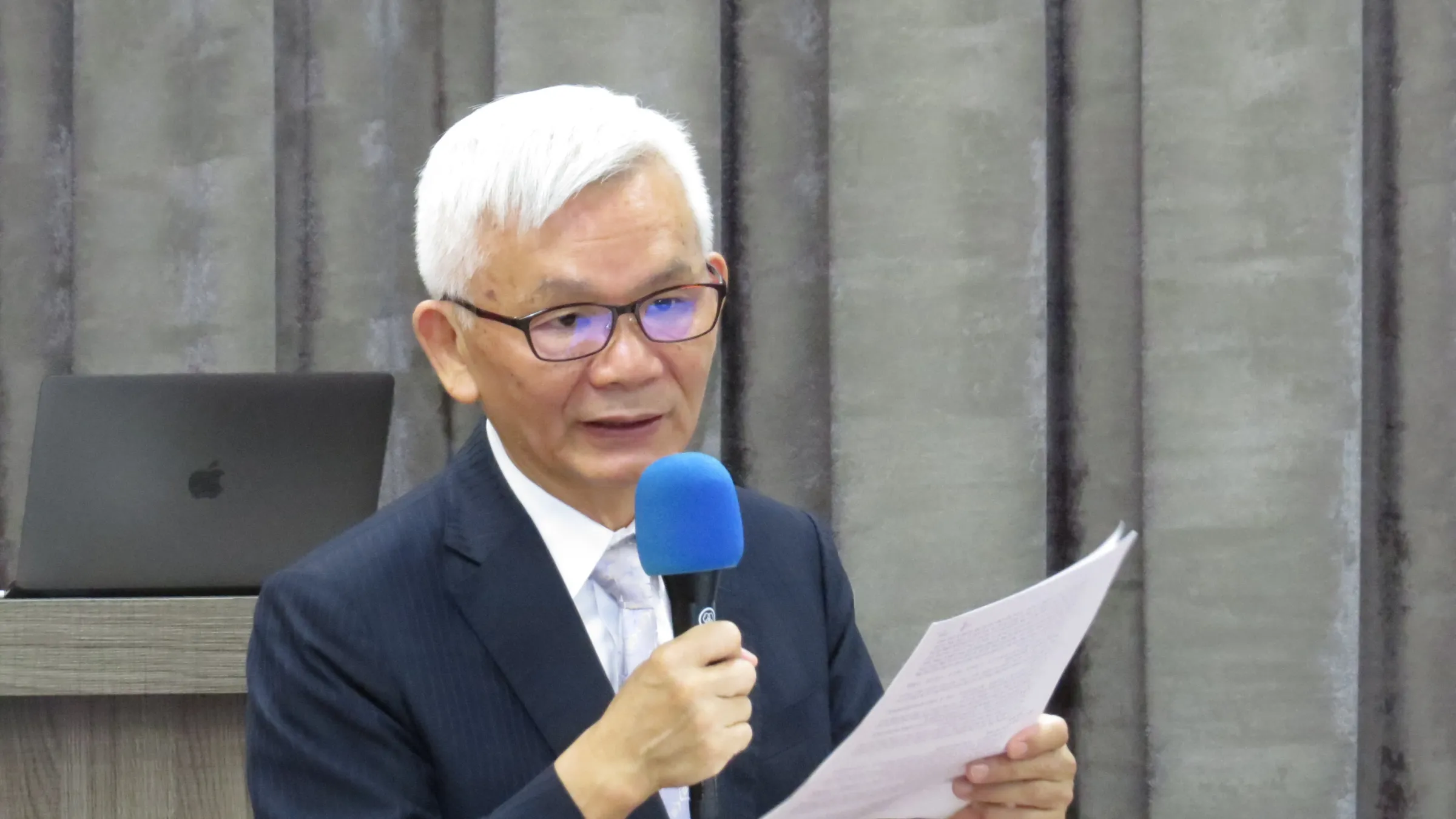 信民協會創會理事長黃清龍9月14日舉行《蔣家血緣未解之謎:蔣經國日記、郭禮伯回憶錄與DNA,揭開雙胞胎身世的終極真相》新書發表會。(楊騰凱攝)