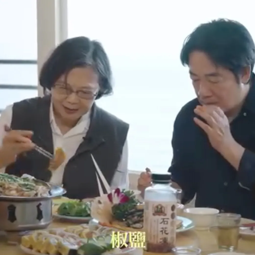 蔡英文(左)與賴清德(右)久違同框,前後任總統一同用餐,助選蘇巧慧。(圖/翻攝自蔡英文臉書)