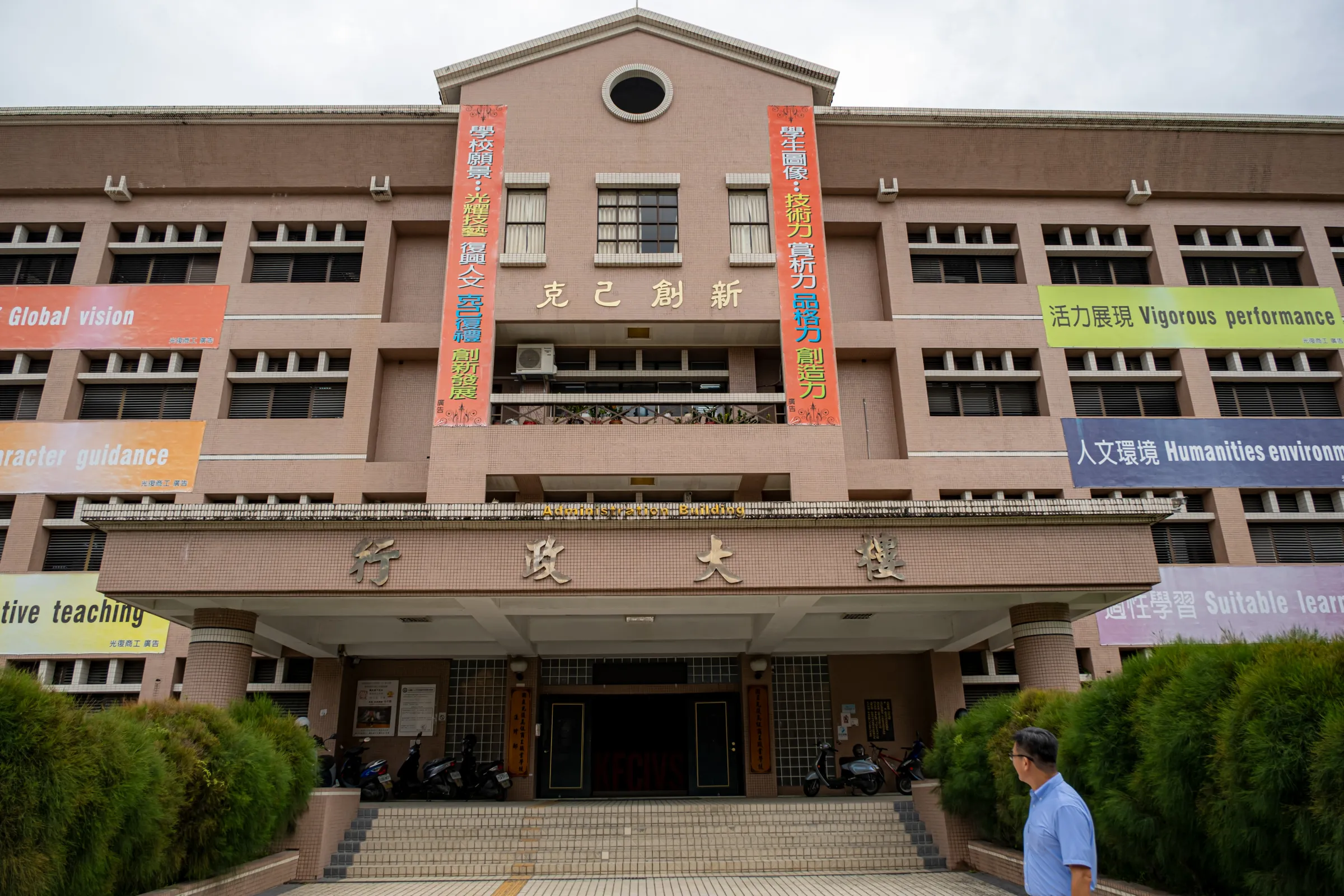 20260915-國立光復商工校長陳德明15日接受《新新聞》採訪。(劉偉宏攝)