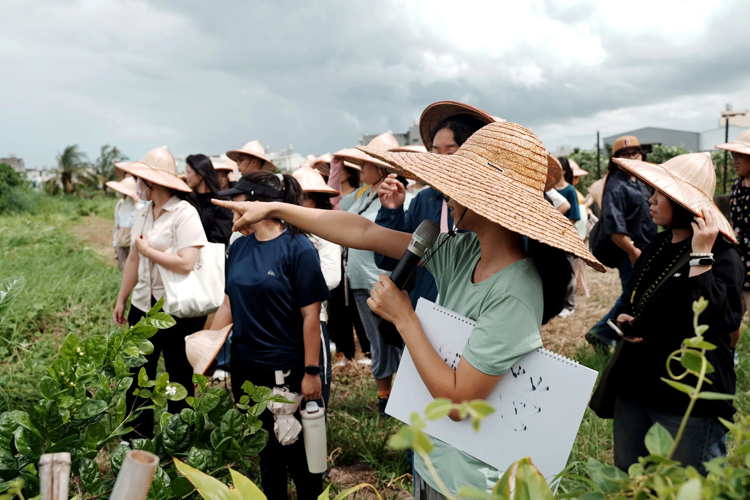 「高雄山海探險隊」帶領青年走入山海、漁村及眷村等城鄉,透過實地體驗與短影音競賽,以青年視角紀錄高雄地方故事,探索地方創生的更多可能。(圖/高市青年局提供)