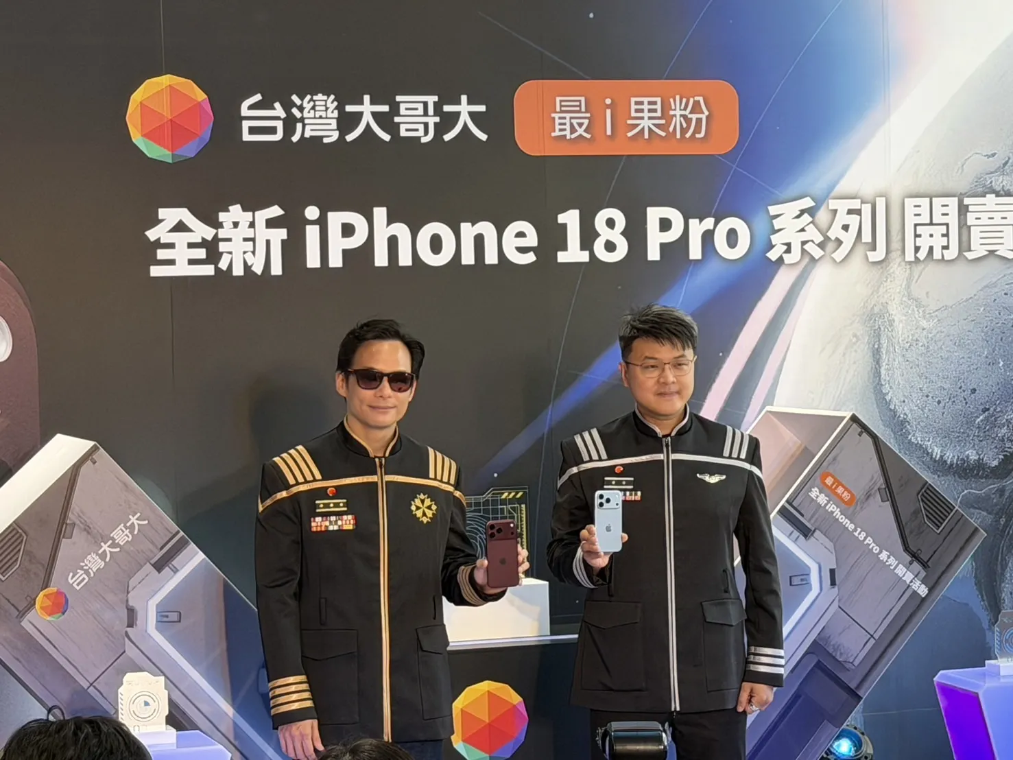 台灣大哥大總經理林之晨(左)、台灣大個人用戶事業商務長林東閔(右)。(台灣大哥大提供)