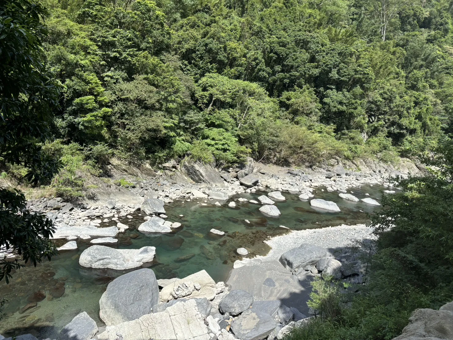 信賢步道往下俯瞰南勢溪(攝影:藍宜柔)