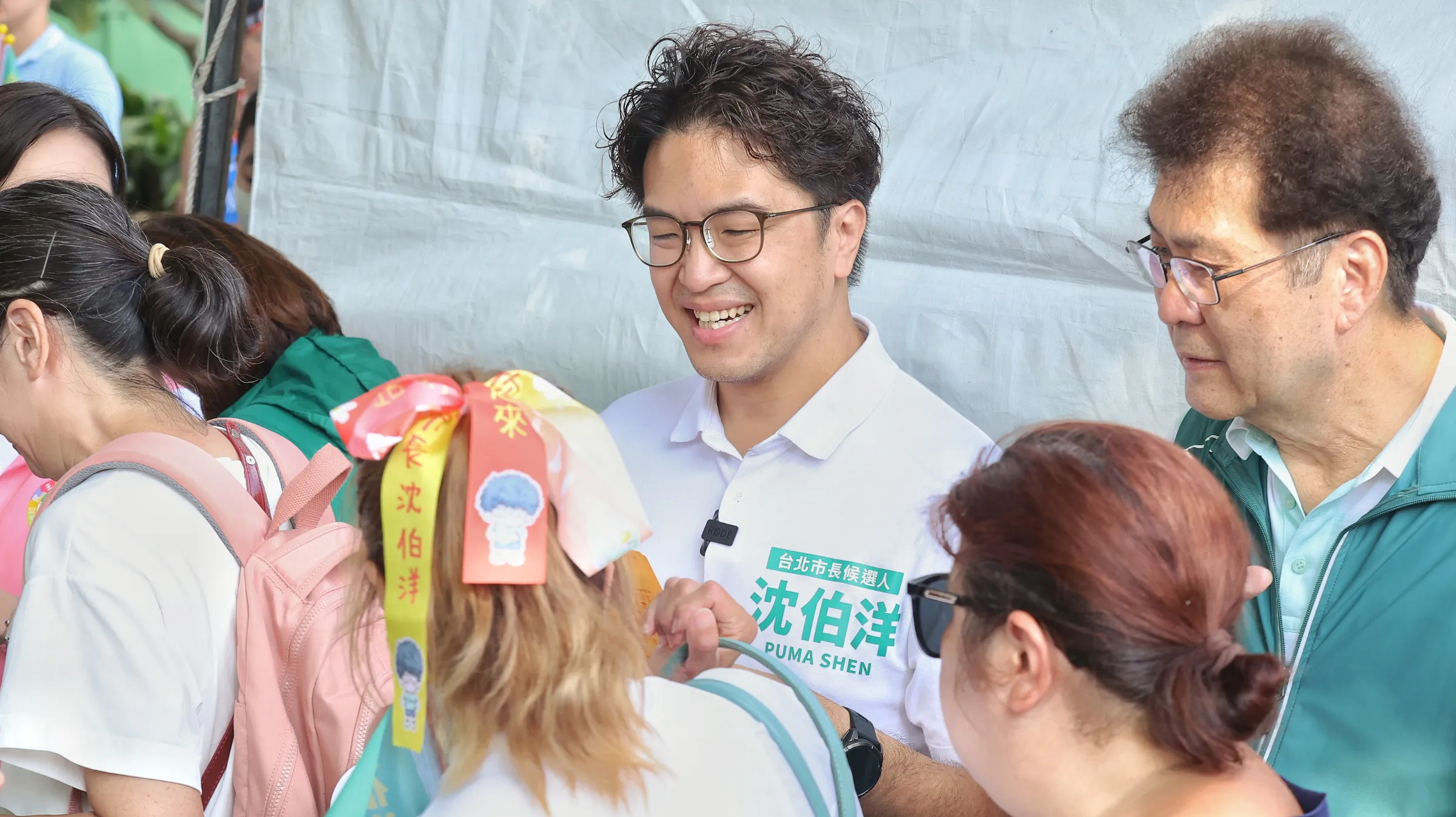 20260925-民進黨台北市長參選人沈伯洋25日出席海光宮中秋搏餅活動。(柯承惠攝)