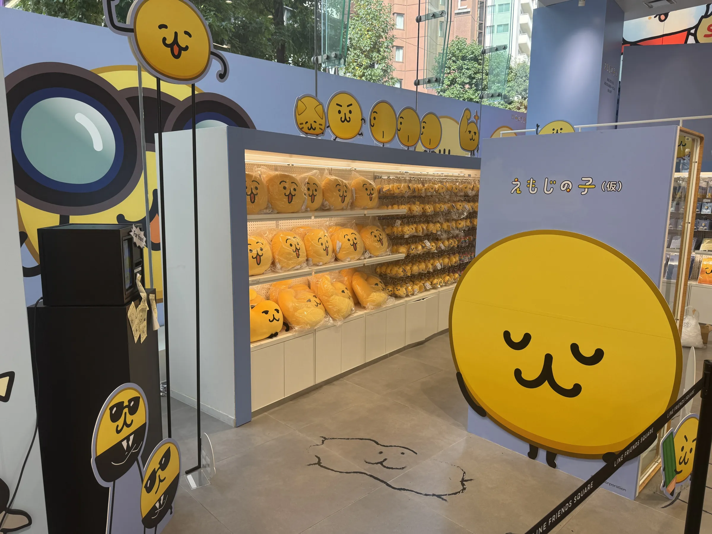 LINE FRIENDS SQUARE SHIBUYAで開催中の「えもじの子(仮)」ポップアップストアは連日大盛況で、完売商品が続出するなか10月16日からの大阪開催や全国巡回も決定した。黃信維