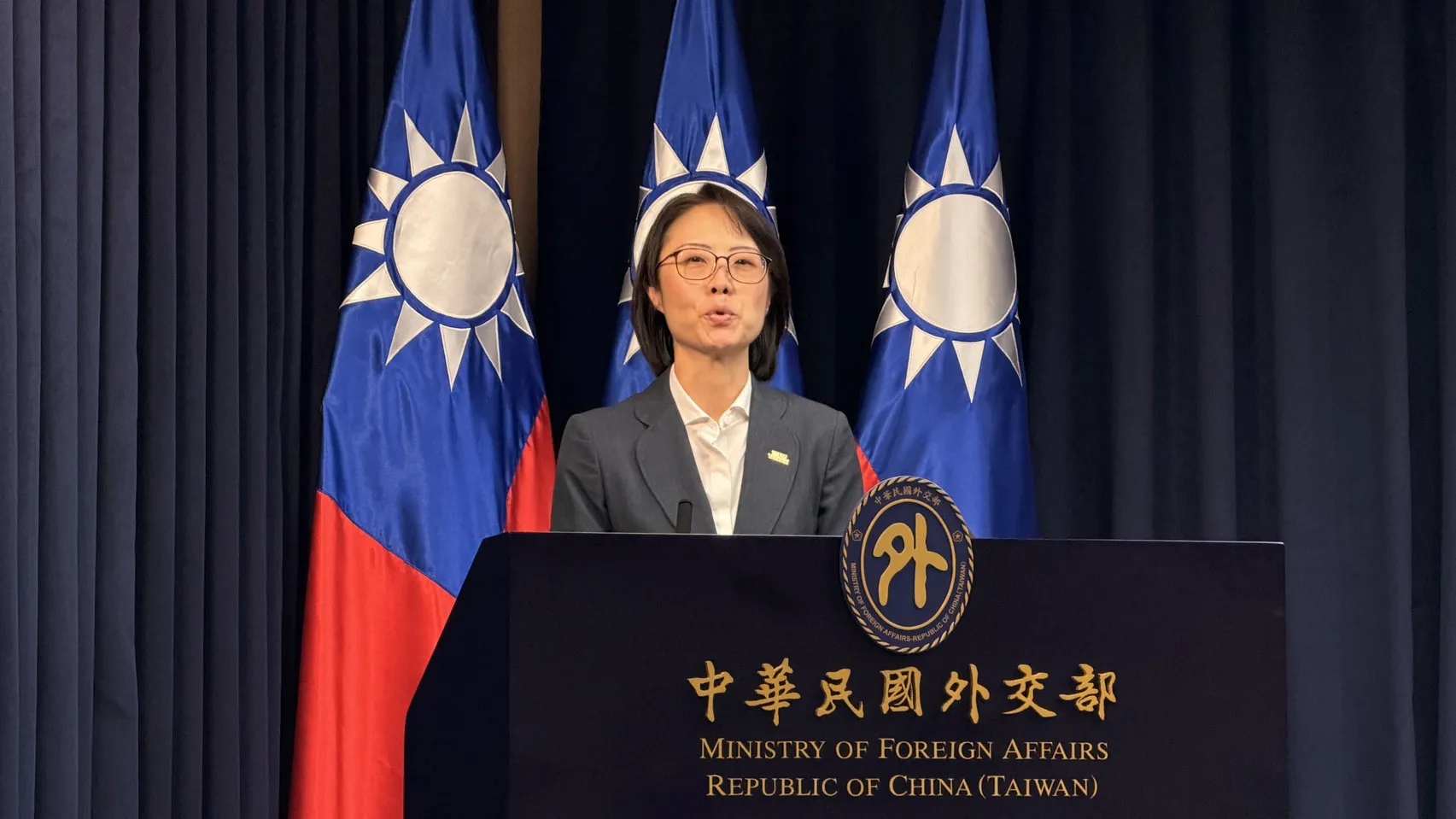 20260929-外交部副發言人陳怡君29日主持例行記者會,並回應媒體提問。(鍾秉哲攝)