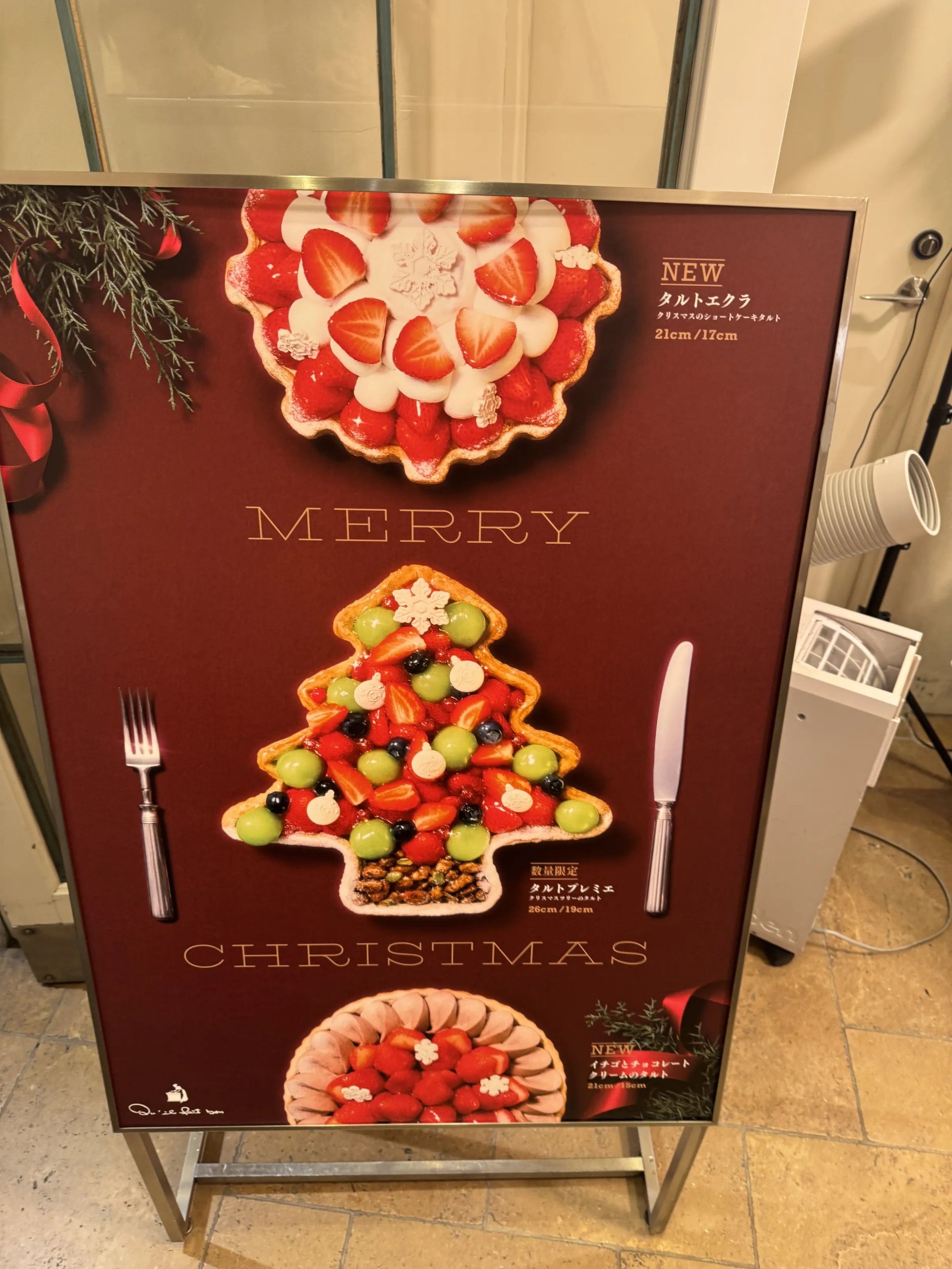 キル フェ ボンが2026年クリスマスケーキの試食会を開催し、平日の少人数需要や幅広い嗜好に対応した新作ショートケーキタルトなど5年ぶりとなる全5種の予約を10月1日より開始する。黃信維