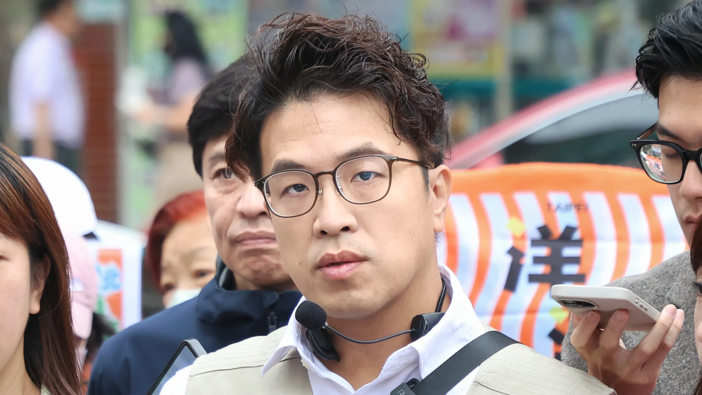 20261007-民進黨台北市長參選人沈伯洋7日至吳興市場掃街。(柯承惠攝)