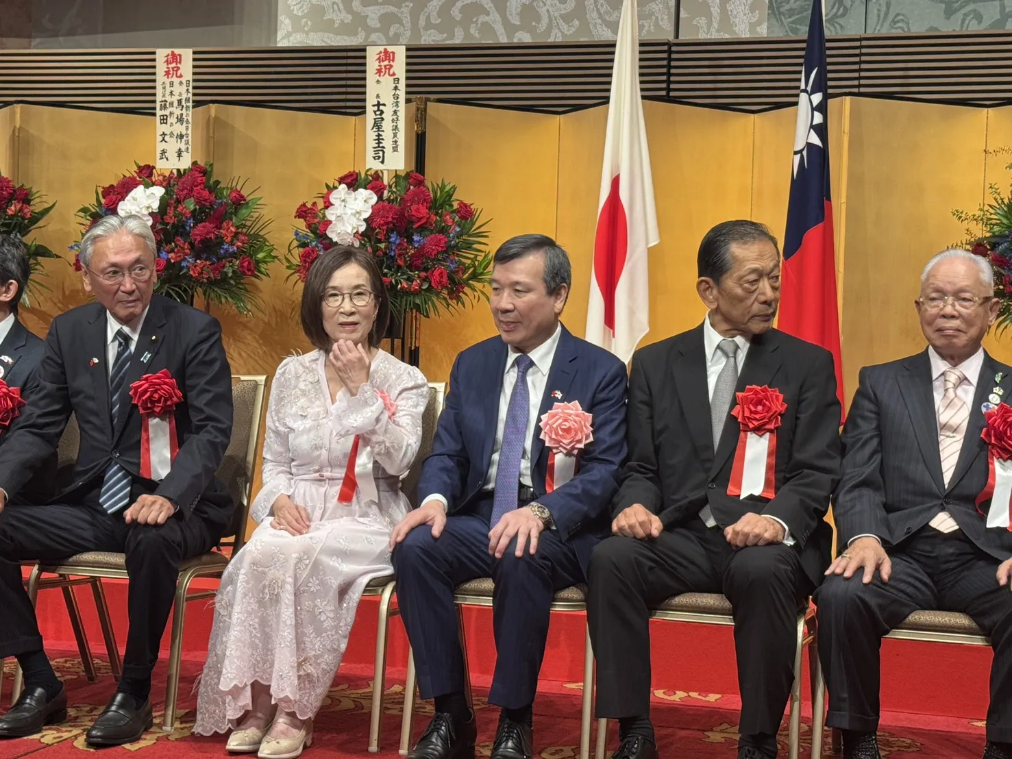 20261007-駐日代表處7日晚間於東京盛大舉行中華民國115年國慶慶祝酒會,駐日代表李逸洋、日本跨黨派國會議員聯盟會長古屋圭司等台日政要齊聚。(黃信維攝)
