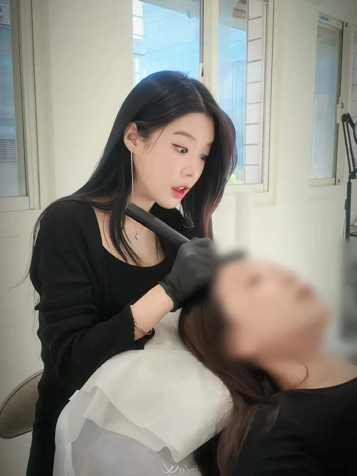 韓國美女YouTuber李瑩珠來台發展近10年,曾在竹科半導體公司任職,卻在工作一年後毅然離職,轉戰美容產業創業。(圖/翻攝自李瑩珠IG)