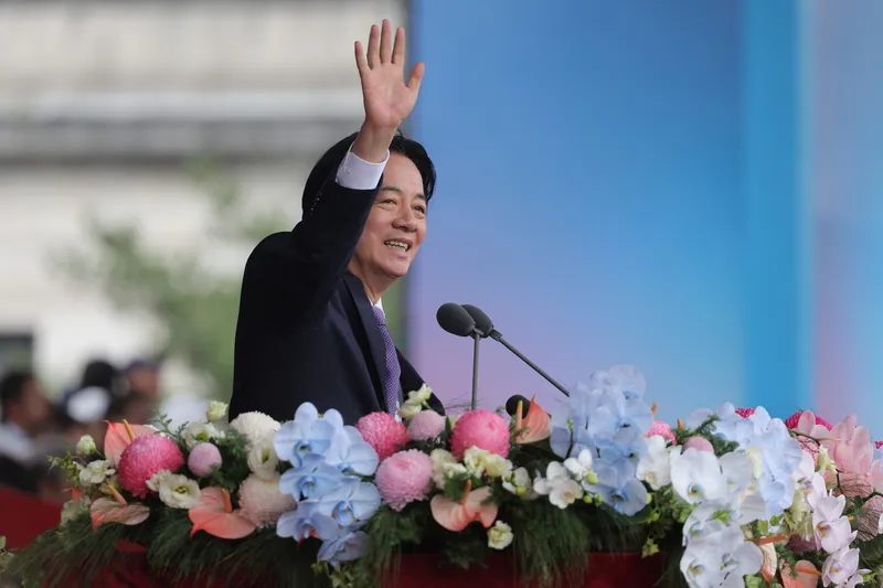 2026年10月10日,總統賴清德在總統府前廣場發表國慶演說,議題觸及少子女化、能源、毒品、區域和平、美中關係、5大信賴產業等。(中央社)