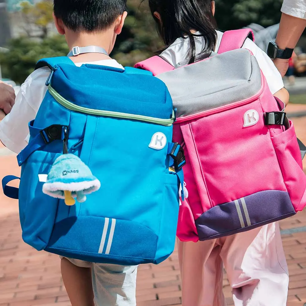KAGS DUSTIN 系列小學生專用人體工學超輕護脊書包,採用輕鬆按壓式胸扣、S 型釋壓背帶及 3D 立體透氣軟墊等設計,兼顧日常收納與背負舒適需求。讓孩子的書包增添專屬特色