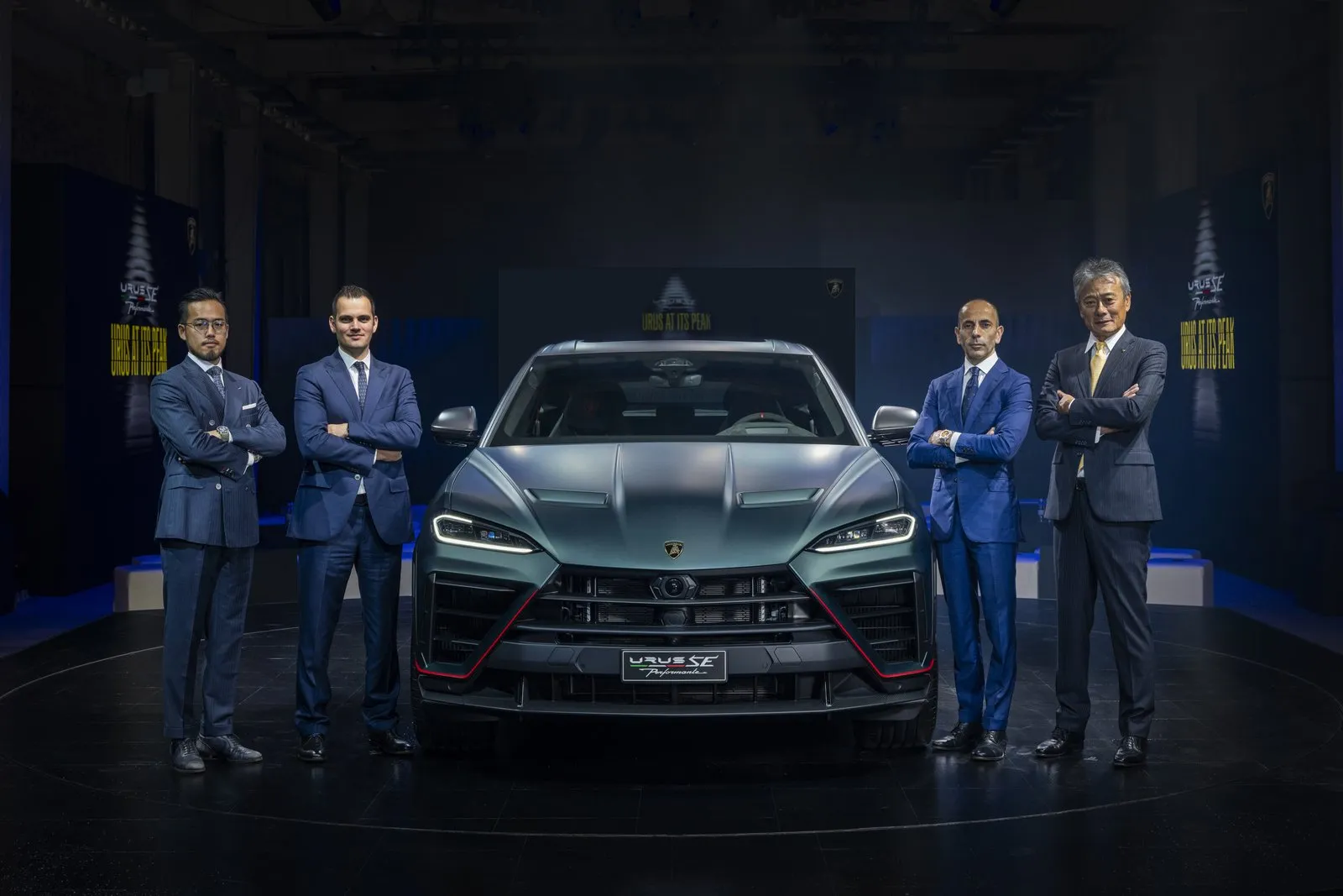 由左至右Lamborghini Taipei副總經理趙志剛, Automobili Lamborghini東南亞及臺灣區域經理Mike Smulders, Automobili Lamborghini亞太區總監Francesco Scardaoni, Lamborghini Taipei總經理趙一葵。(圖/Lamborghini提供)