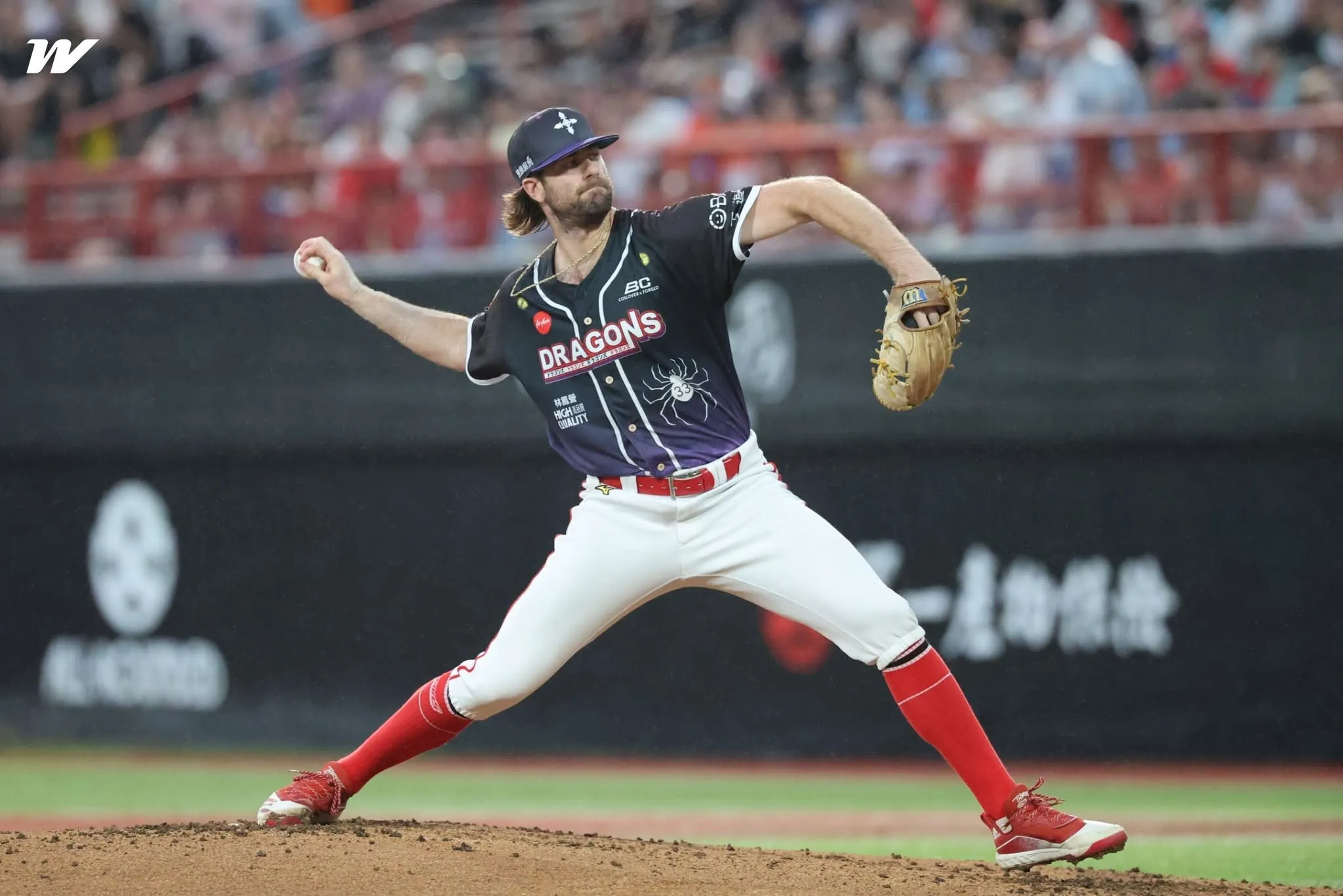 味全龍王牌洋投蔣銲本季繳出9勝2敗、防禦率1.49及136次三振,勇奪聯盟防禦率、三振雙冠王,將成為龍隊爭冠的重要戰力。(圖/翻攝自味全龍臉書)