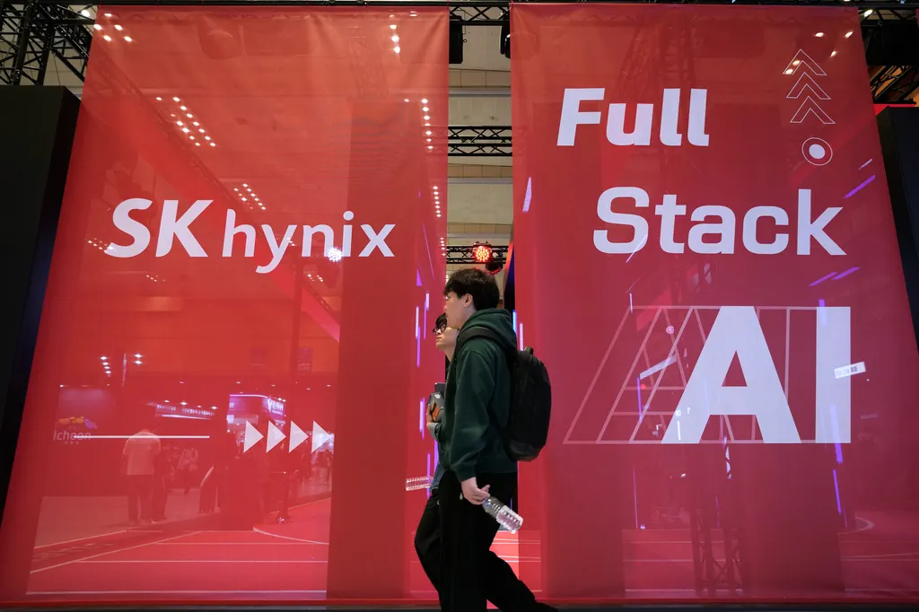 南韓記憶體巨頭SK海力士(SK hynix)在首爾展覽的巨幅海報。(美聯社)