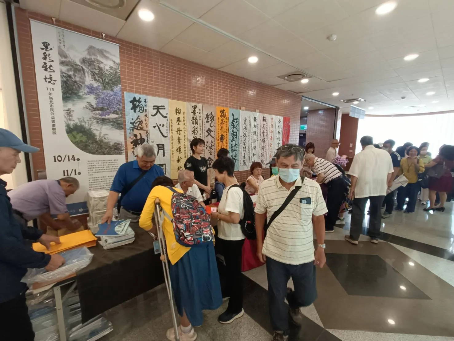 《墨彩新境-新北市民公益書畫聯展》開幕式活動,昨(17)日於新莊文化藝術中心登場。(圖/新北市文化局)