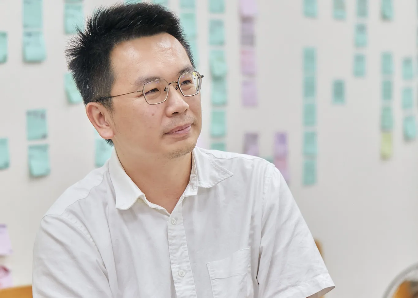 對吳嘉明而言,課程可以與真實世界連結,讓師生透過提問、討論與行動,嘗試回應生活中的問題。(風傳媒攝)