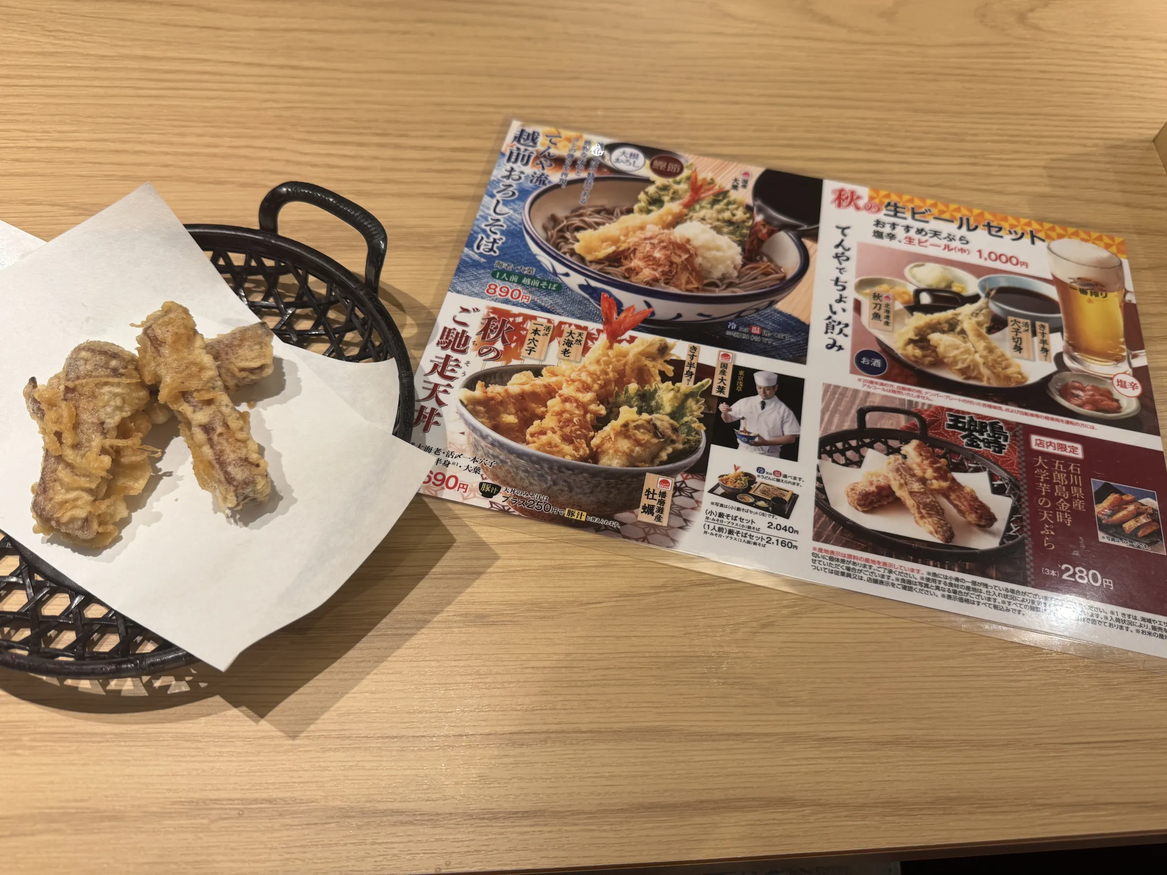 てんやが展開する秋の北陸限定メニューは、厳選された4種の北陸産食材と海老の天丼や五郎島金時の大学芋の天ぷらを通じて、豊かな食の魅力を全国に届けている。黃信維