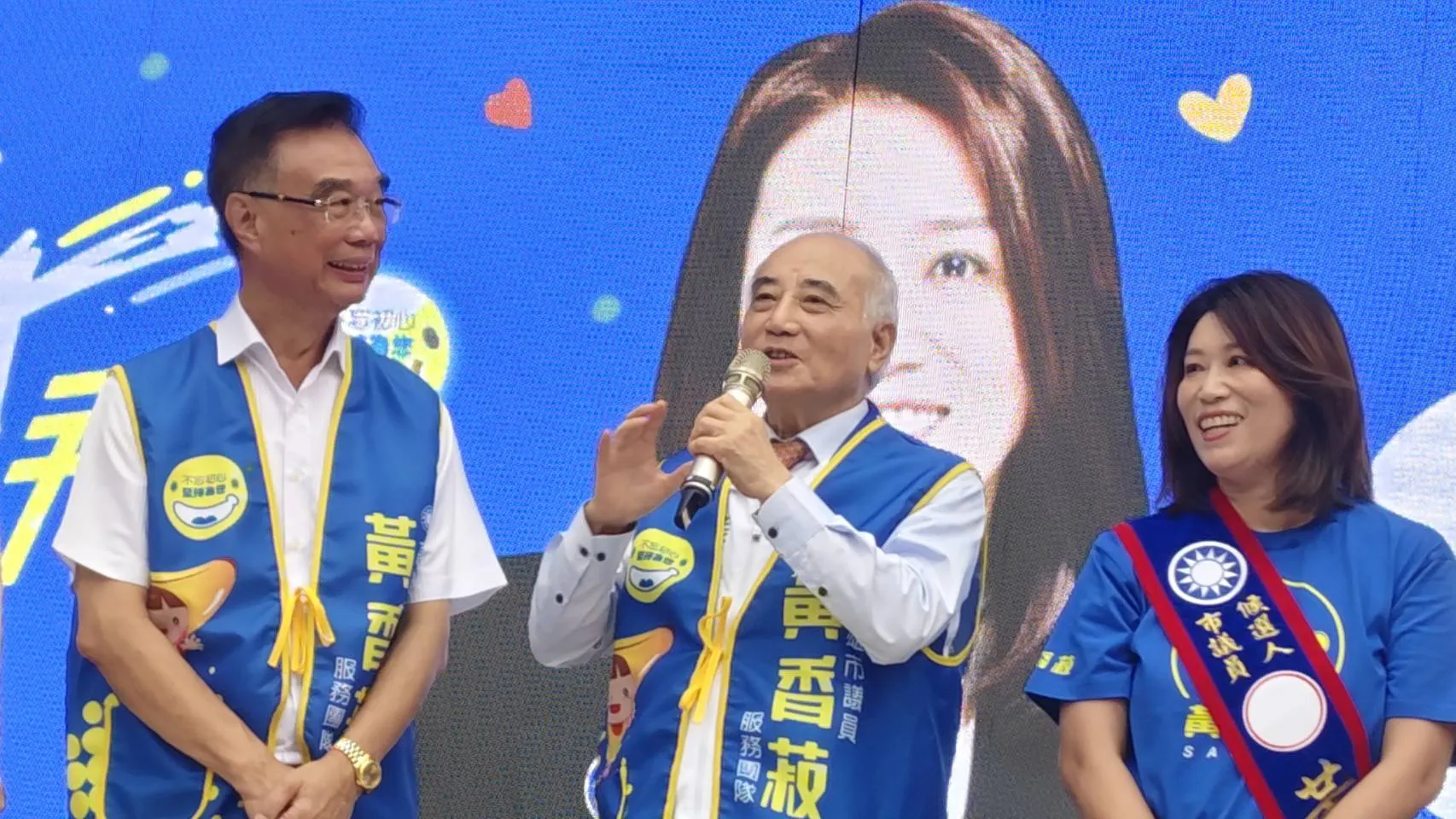 前立法院長王金平、前高雄市議長暨競總主委莊啟旺站台力挺黃香菽高票連任市議員。(圖/徐炳文攝)