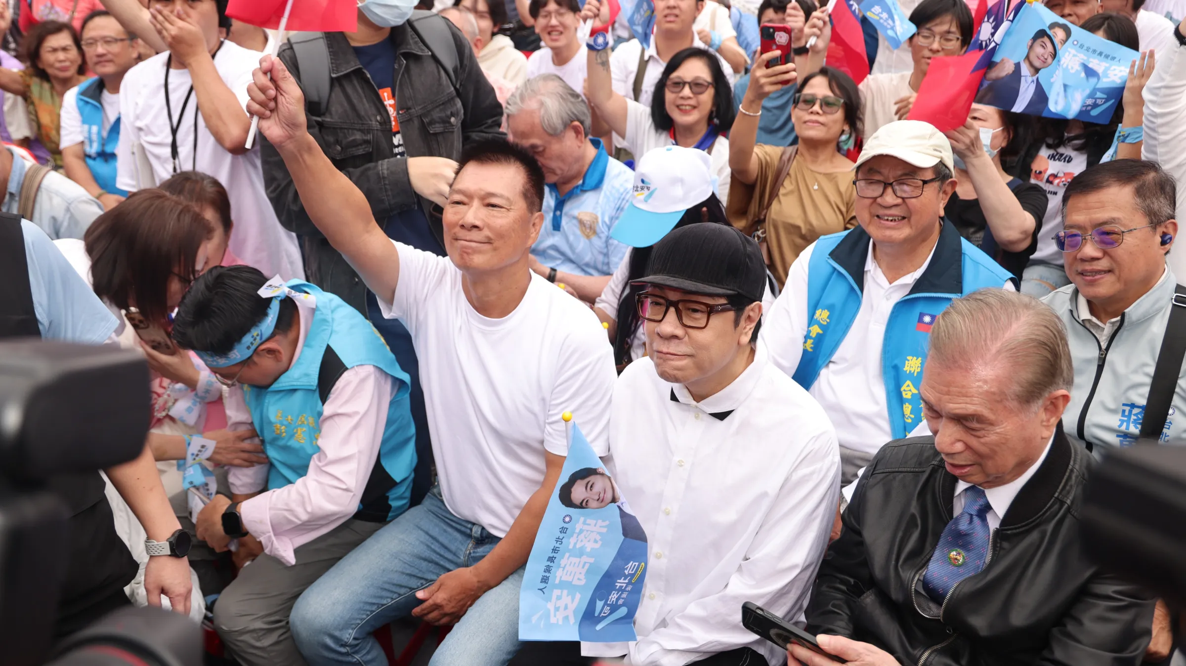 20261026-蔡康永(右二)26日出席台北市長蔣萬安競總成立大會。(顏麟宇攝)