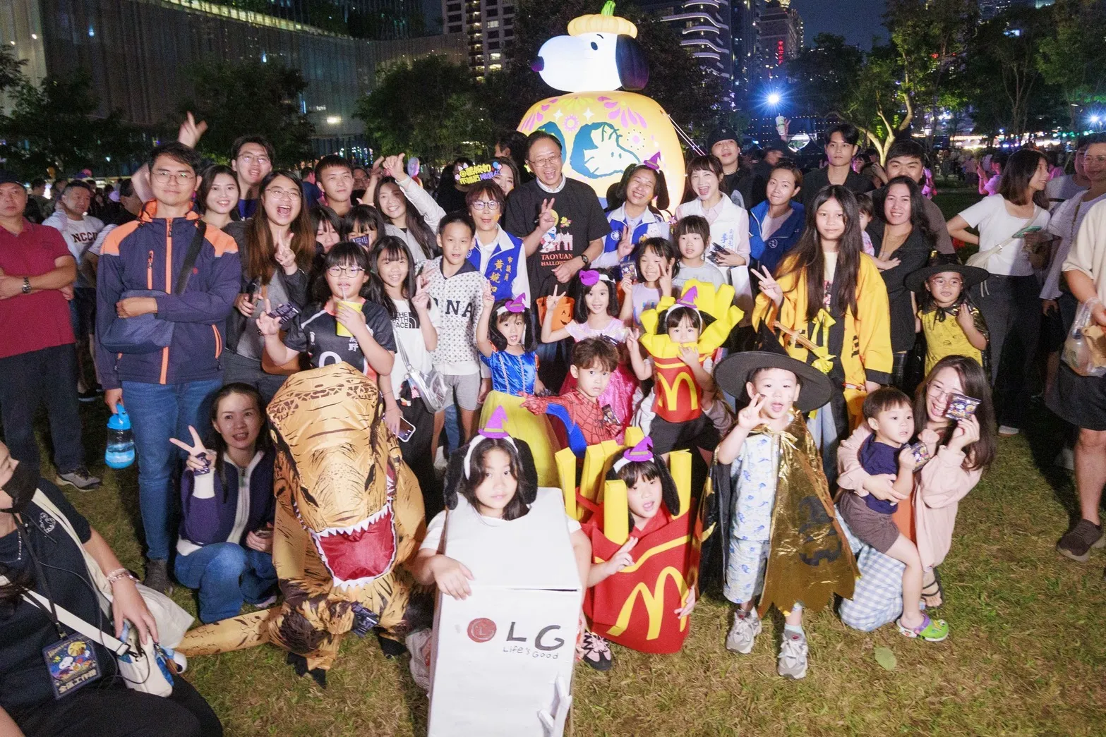 2026桃園萬聖城開幕活動吸引許多民眾到場。(圖/桃園市政府提供)
