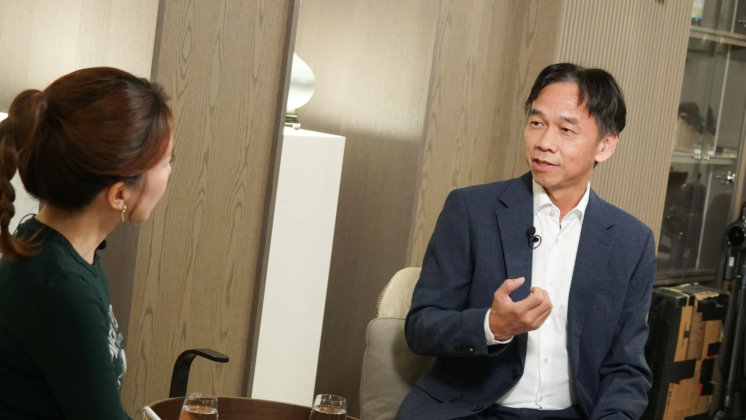 20261028-行政院國發基金創業投資審議會委員張錫(右)出席「下班國際線」訪談。(蔡親傑攝)
