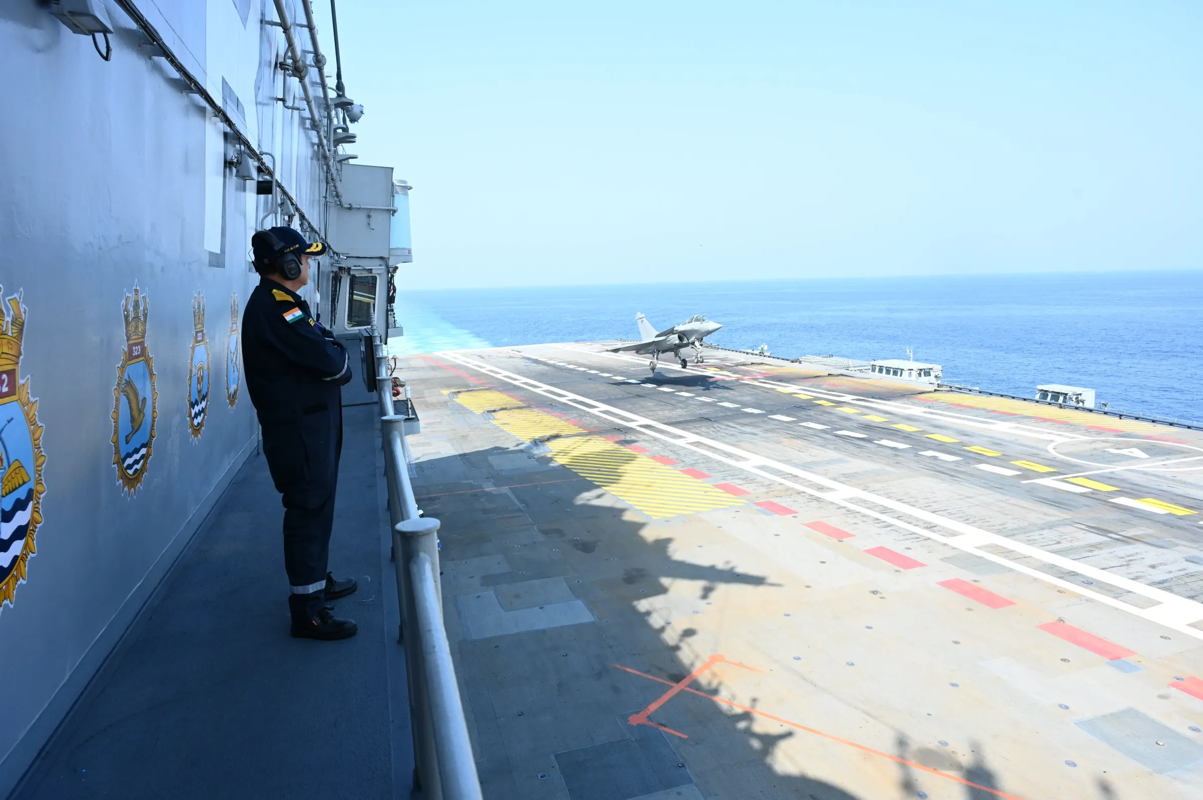 印度海軍讓法製飆風M型戰機登上「維克蘭特號」甲板進行起降測試。(取自海軍官方粉專)