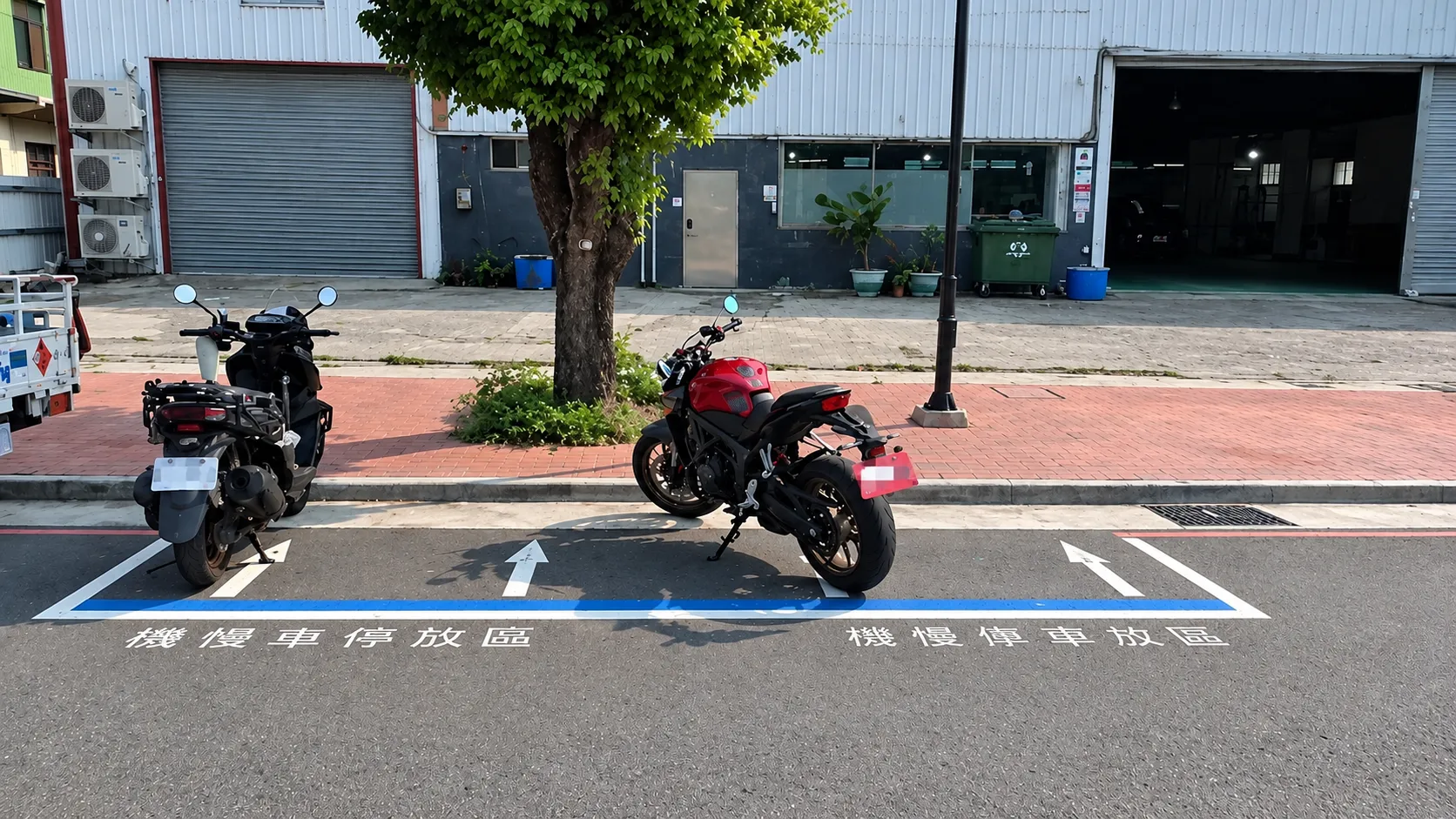 大型重機停放一般路邊機慢車停放區(斜向)樣態。(圖/取自台中市政府)
