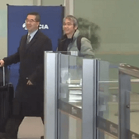 馬英九基金会執行長の蕭旭岑(左)は2月10日、大九学堂の青年たちを率いて北京を訪問し、文化交流を行った。(アモイテレビ映像のスクリーンショット) 馬英九基金会執行長の蕭旭岑(左)は2月10日、大九学堂の青年たちを率いて北京を訪問し、文化交流を行った。(アモイテレビ映像のスクリーンショット)