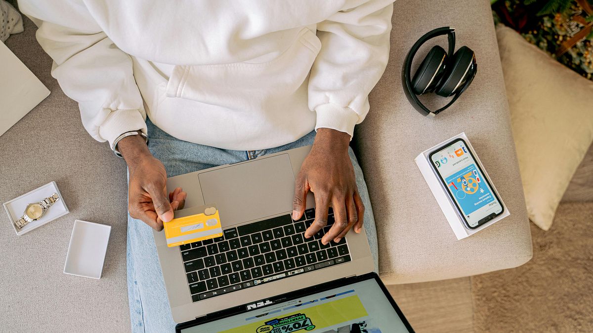 建議投資者面對關稅衝擊與市場動盪,應保持冷靜、策略應對,要堅持資產配置,依據自身風險承受能力調整投資結構,不被短期波動干擾。(示意圖/取自pexels) 建議投資者面對關稅衝擊與市場動盪,應保持冷靜、策略應對,要堅持資產配置,依據自身風險承受能力調整投資結構,不被短期波動干擾。(示意圖/取自pexels)