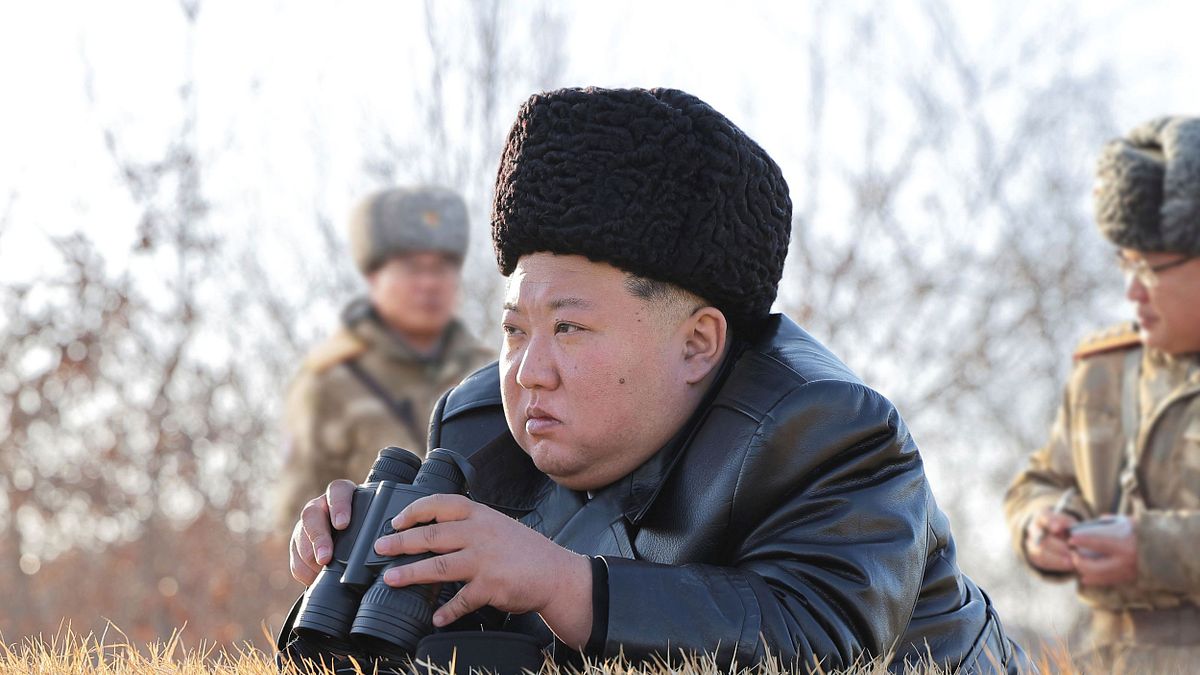 北韓最高領導人金正恩視察軍隊。(美聯社) 北韓最高領導人金正恩視察軍隊。(美聯社)