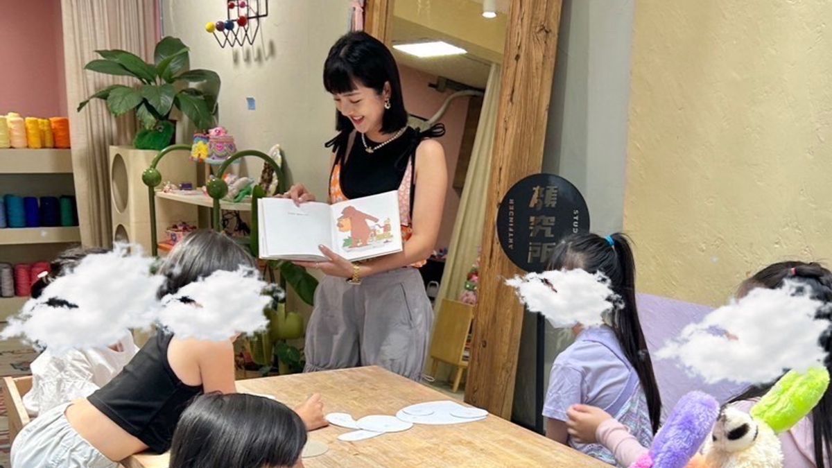 唇腭裂藝術家許馨云授課畫面。(圖/羅慧夫顱顏基金會提供)