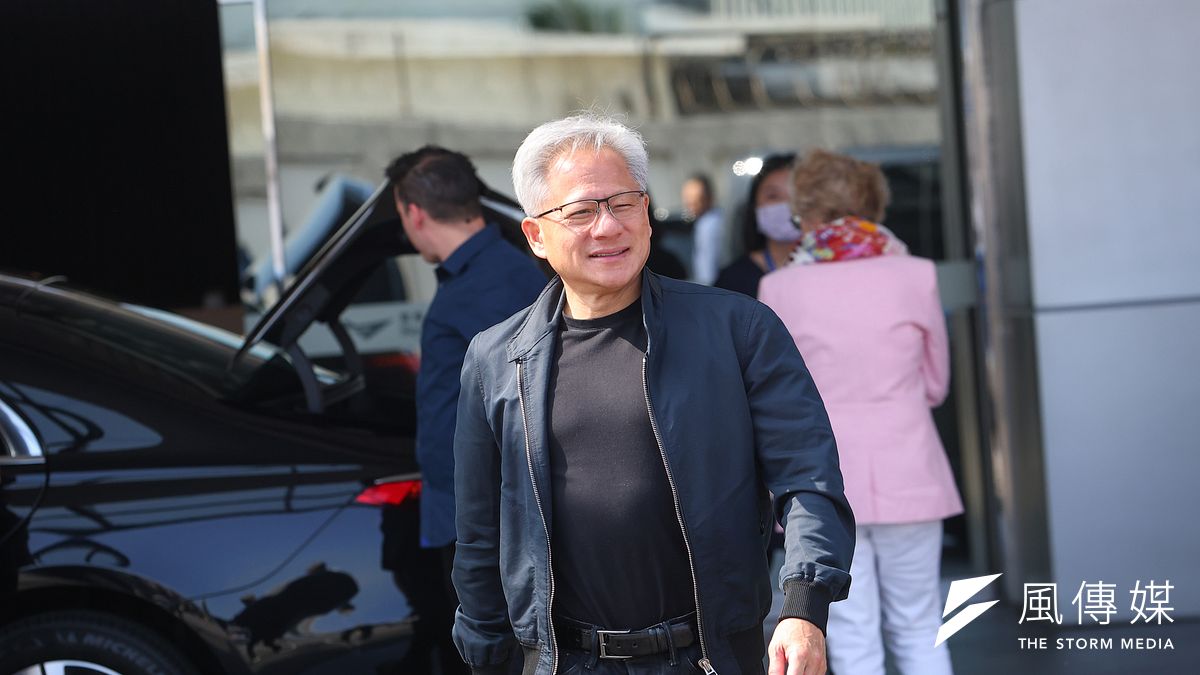 辉达执行长黄仁勋(见图)会见美国总统特朗普数天后,15日表示英伟达将对中国恢复销售H20 AI芯片。 (资料照,颜麟宇摄)