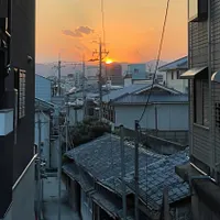 郭鎧紋氏は、沖縄トラフや琉球海溝で強い地震が発生した場合、海域の水深が深いため、津波が発生すれば高速で外洋へ拡散する可能性があると指摘。一方で、震源が宜蘭沖に近い場合は、浅い海域と地形の影響で波が集中しやすく、津波のリスクが高まる恐れがあるという。(イメージ/Unsplash) 郭鎧紋氏は、沖縄トラフや琉球海溝で強い地震が発生した場合、海域の水深が深いため、津波が発生すれば高速で外洋へ拡散する可能性があると指摘。一方で、震源が宜蘭沖に近い場合は、浅い海域と地形の影響で波が集中しやすく、津波のリスクが高まる恐れがあるという。(イメージ/Unsplash)