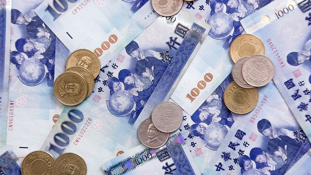 一位从超商店员靠着长期持有四档ETF,在十年内将700万本金累积至2300万的投资达人,年化报酬率高达13.24%。 (示意图/取自pixabay)