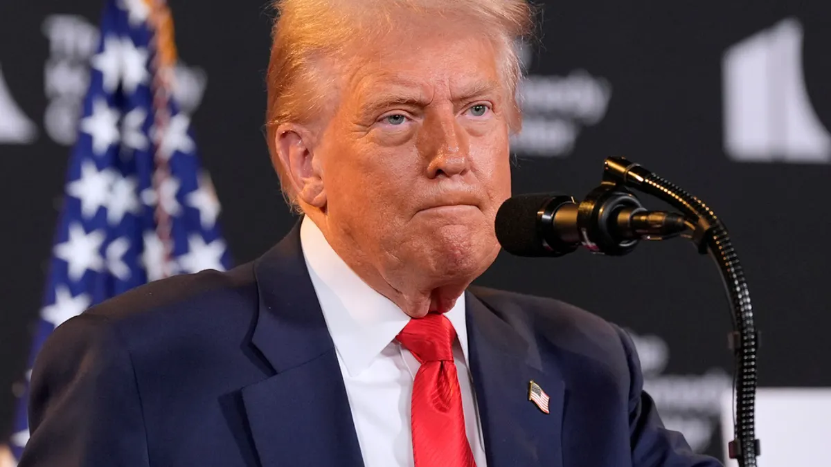 川普援引《华府自治法》第740条直接接管华府警检体系,虽有法源依据,却忽略地方自治与国会监督程序,形同开启总统绕过制度的「30天例外通道」。 (AP)