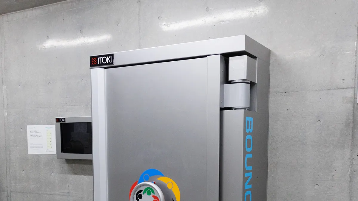 伊藤喜特製の1.4トンの特製防空壕ドア。(写真/公式サイトからの転載) 伊藤喜特製の1.4トンの特製防空壕ドア。(写真/公式サイトからの転載)