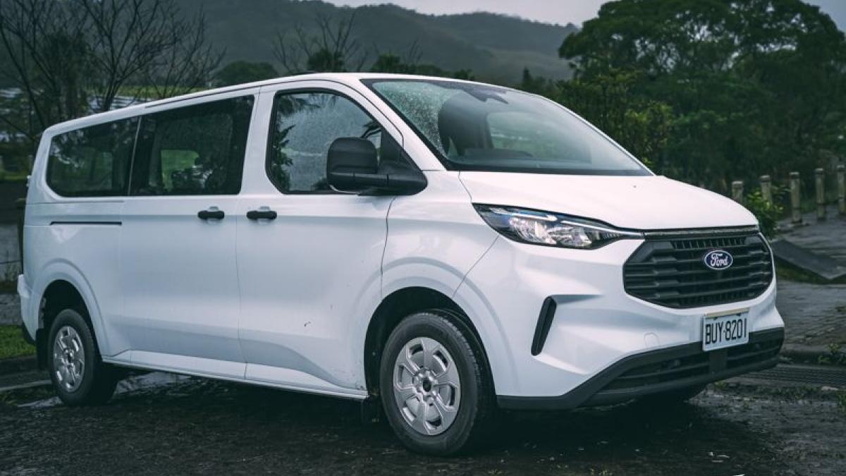【風試駕】2025 Ford Tourneo Custom Kombi Trend 六座福特旅行家大進化:3,650L超大載貨容積、對開尾門更 ...
