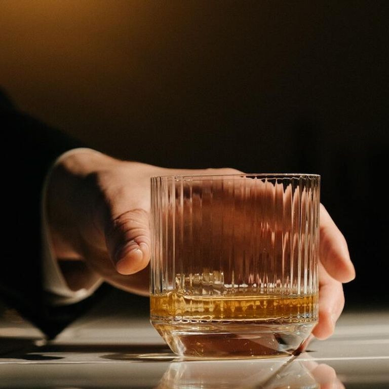 品飲威士忌(圖/ cottonbro @Pexels)