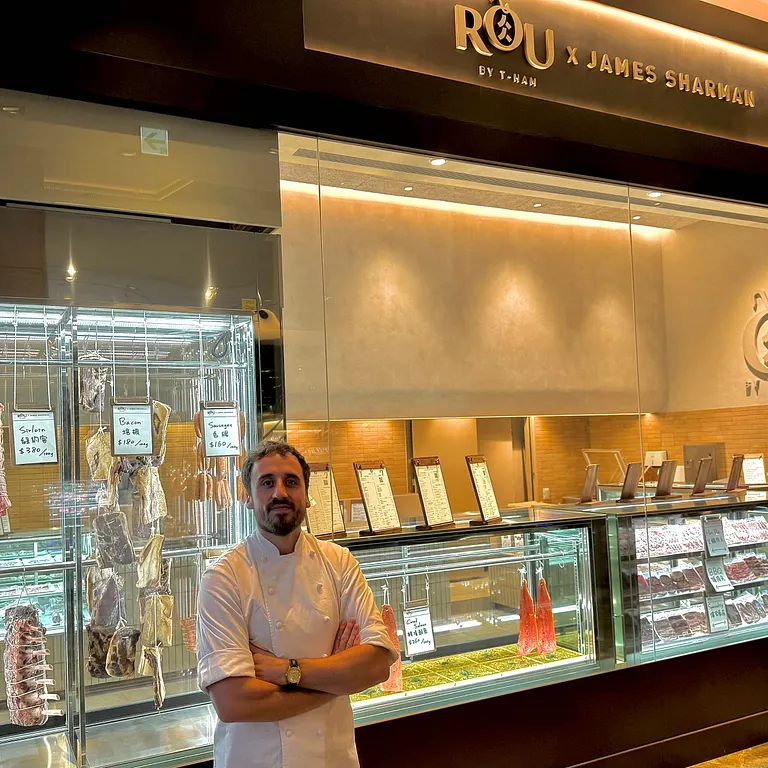 畜旗下的⾁料理專家《RÒU by T-HAM》強強聯⼿,充分融合RÒU精品⾁舖中國內外頂級⽣熟⾁品,帶給饕客們嶄新的多元⾵格體驗。(圖片來源/RÒU by T-HAM 提供)