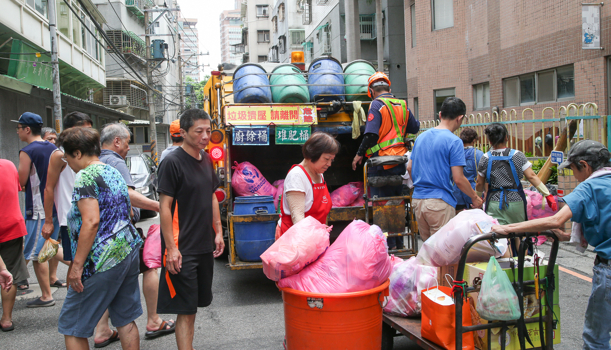 川普上台後首起校園槍擊案：田納西州高中1死1傷，17歲槍手自盡| 中央社| 新聞- 風傳媒