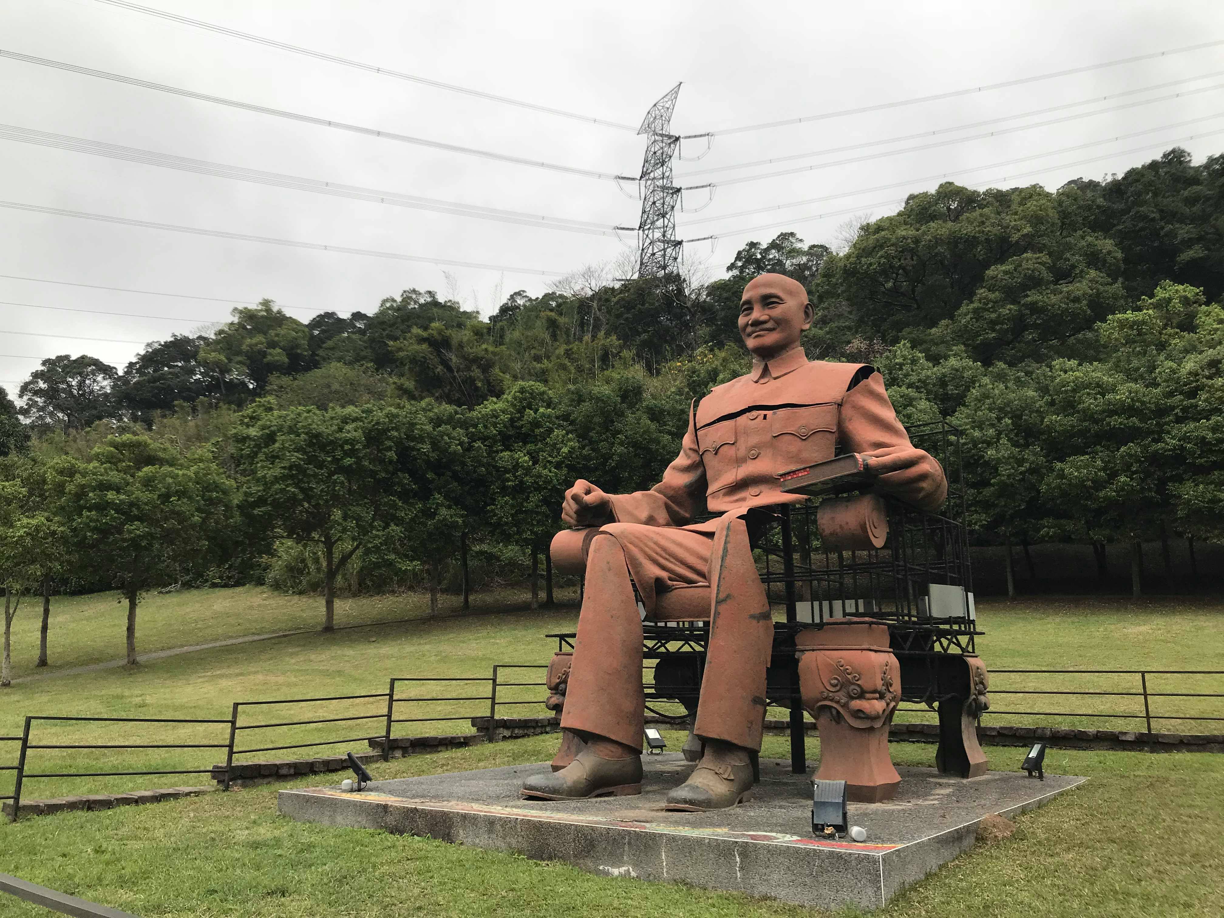 觀點投書：這所學校中正銅像竟一拆再拆─為何不送大陸收藏？ | 陳漢光