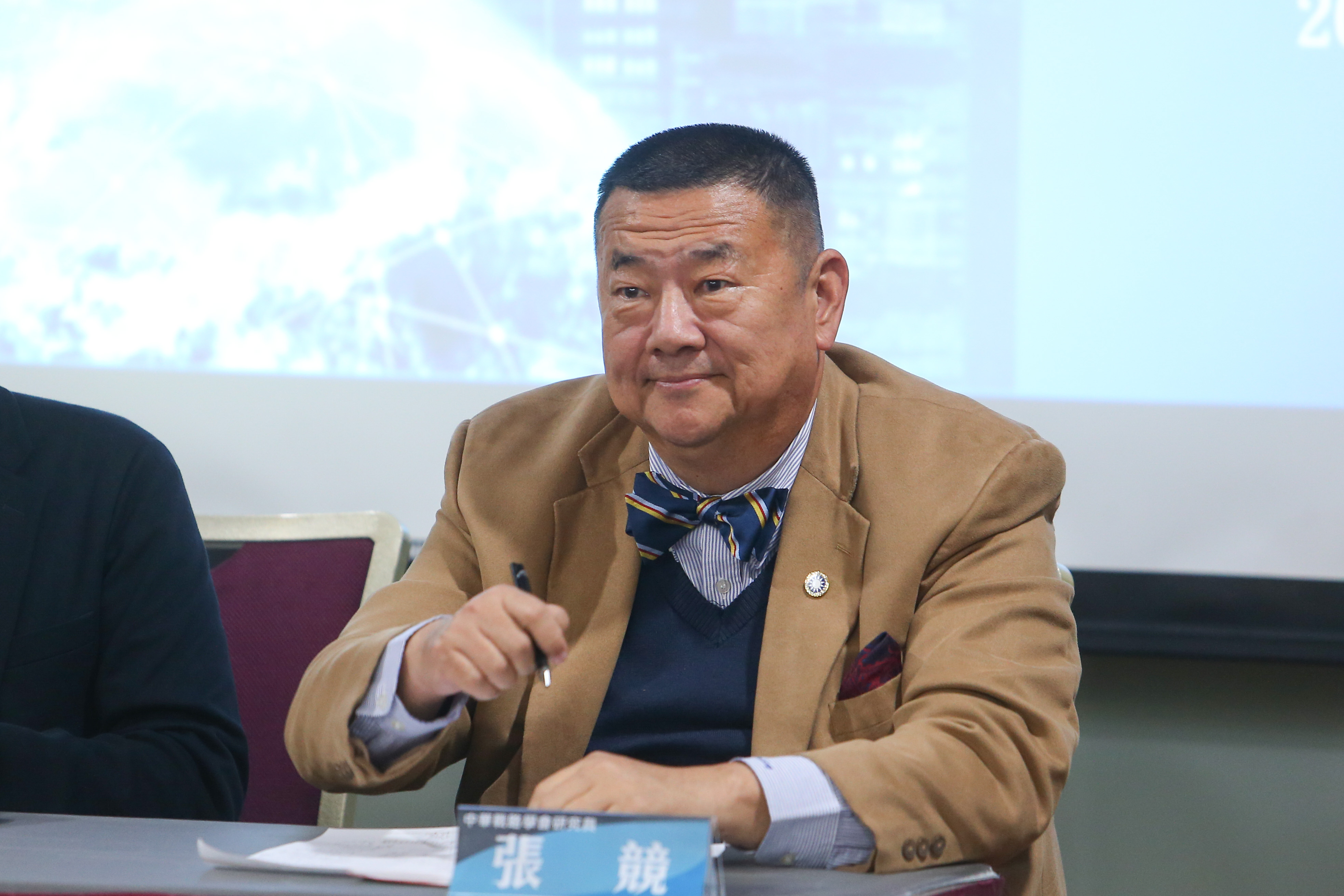 高中老師在講台上